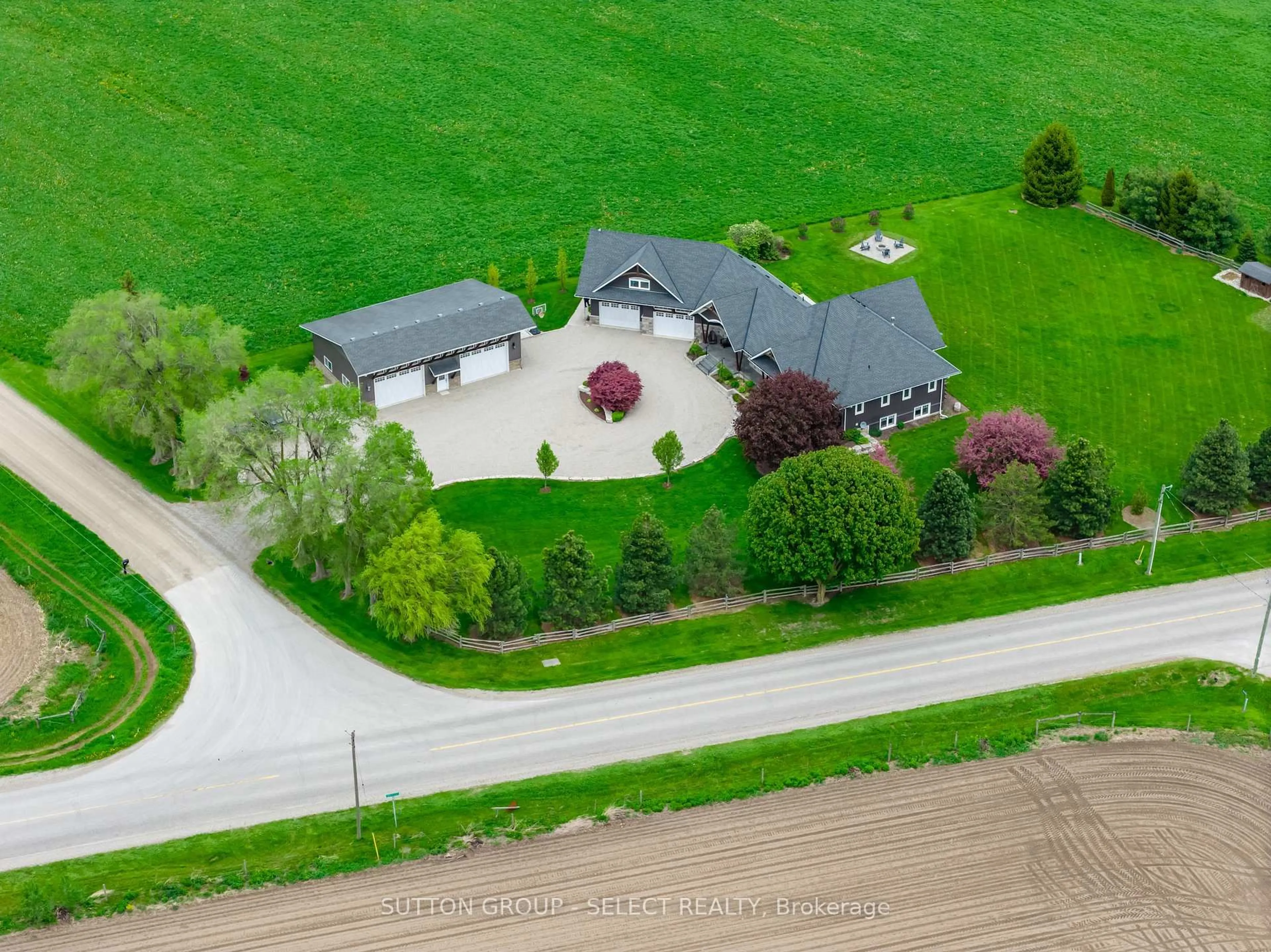 A pic from outside/outdoor area/front of a property/back of a property/a pic from drone, street for 404417 Union Rd, South-West Oxford Ontario N5C 3J8