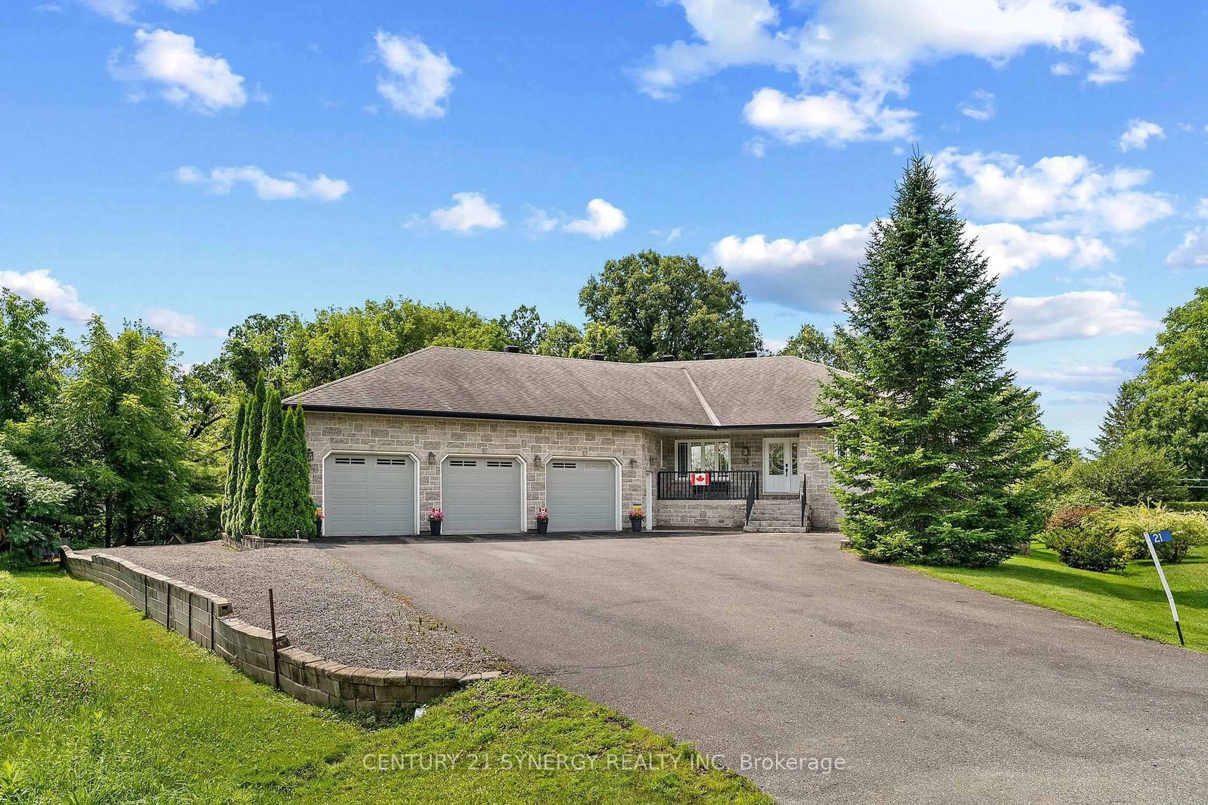 A pic from outside/outdoor area/front of a property/back of a property/a pic from drone, unknown for 21 Holly Dr, Edwardsburgh/Cardinal Ontario K0E 1T1