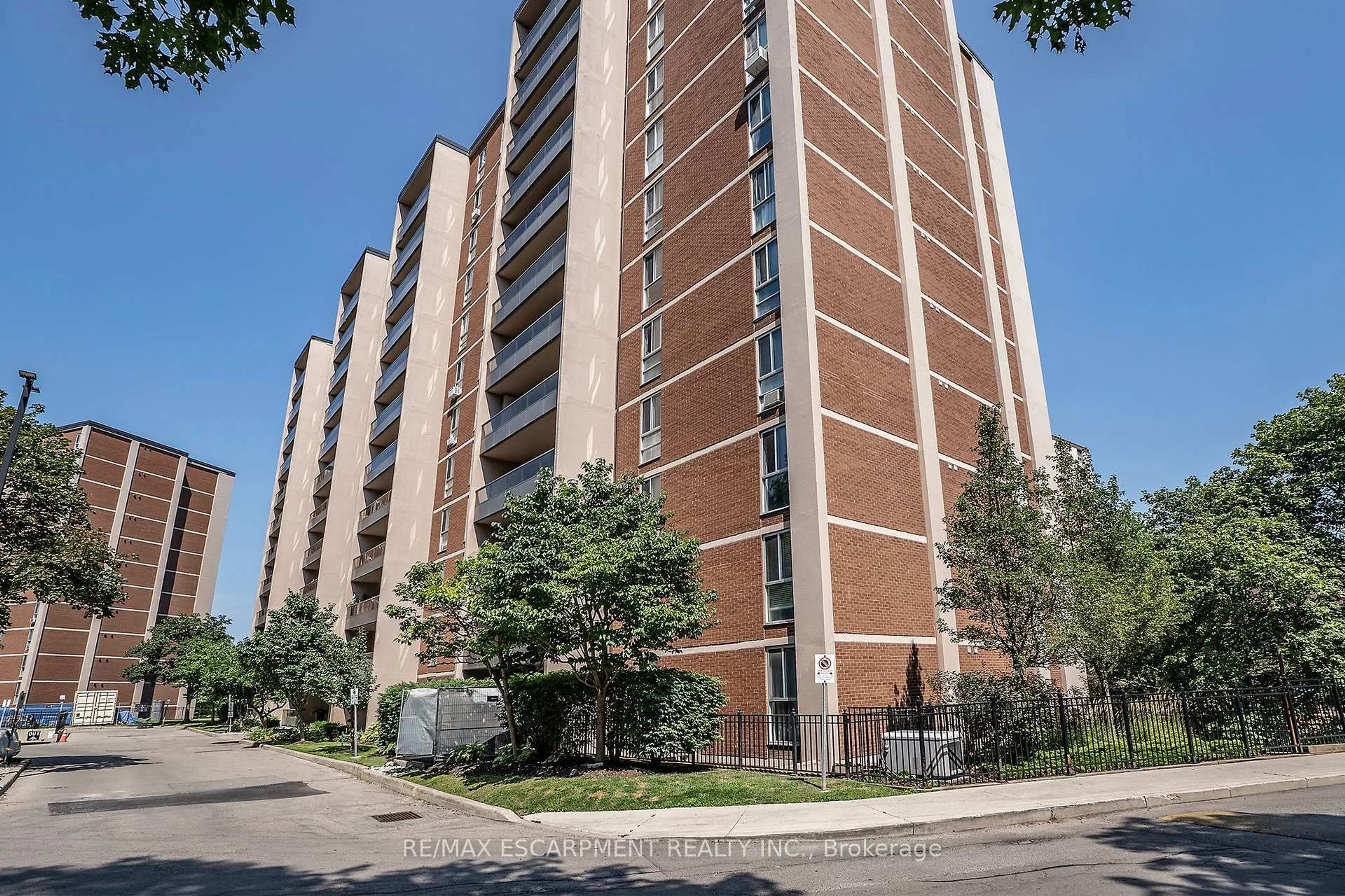 Unknown for 1964 Main St #1009, Hamilton Ontario L8S 1J5