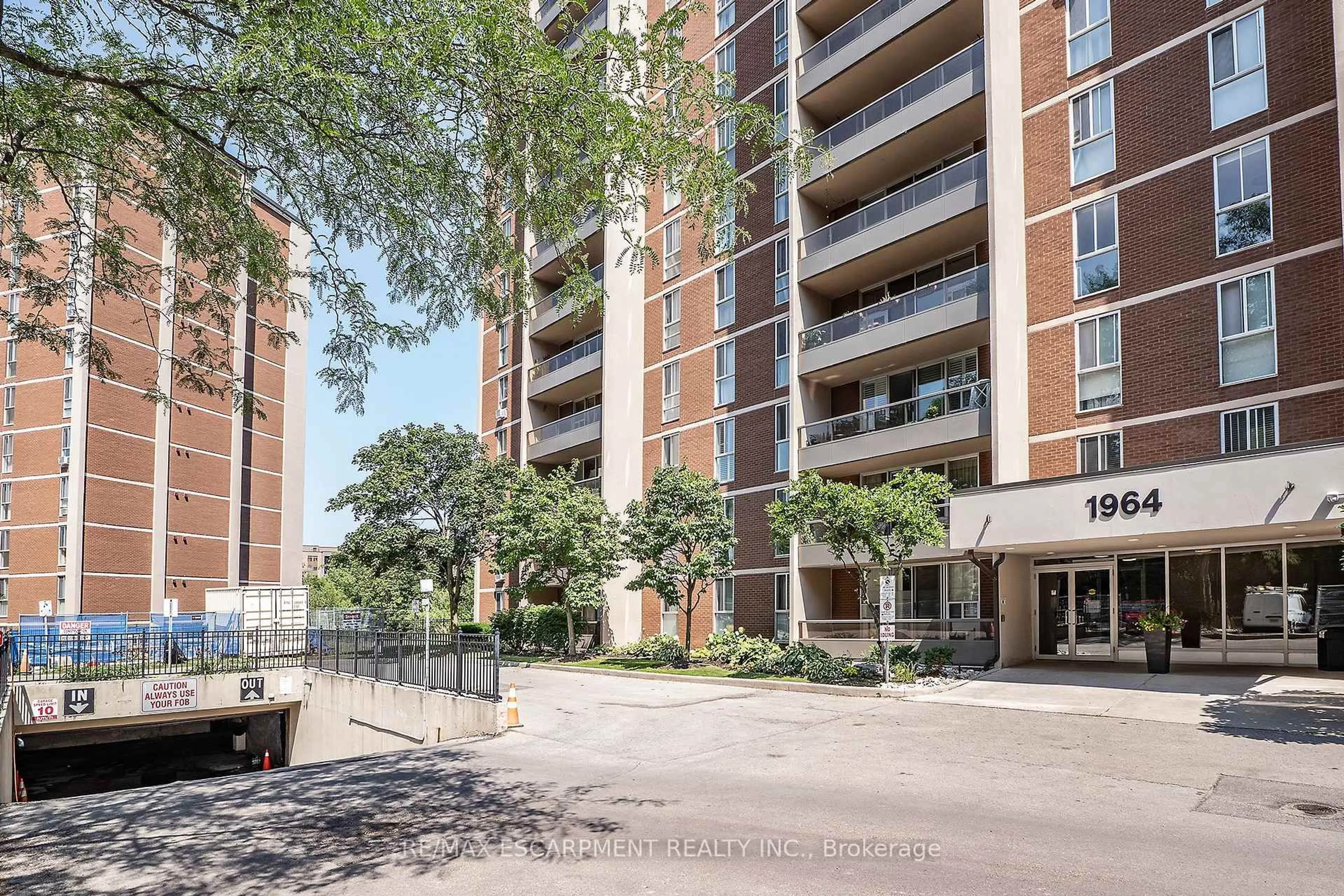 Patio, street for 1964 Main St #1009, Hamilton Ontario L8S 1J5