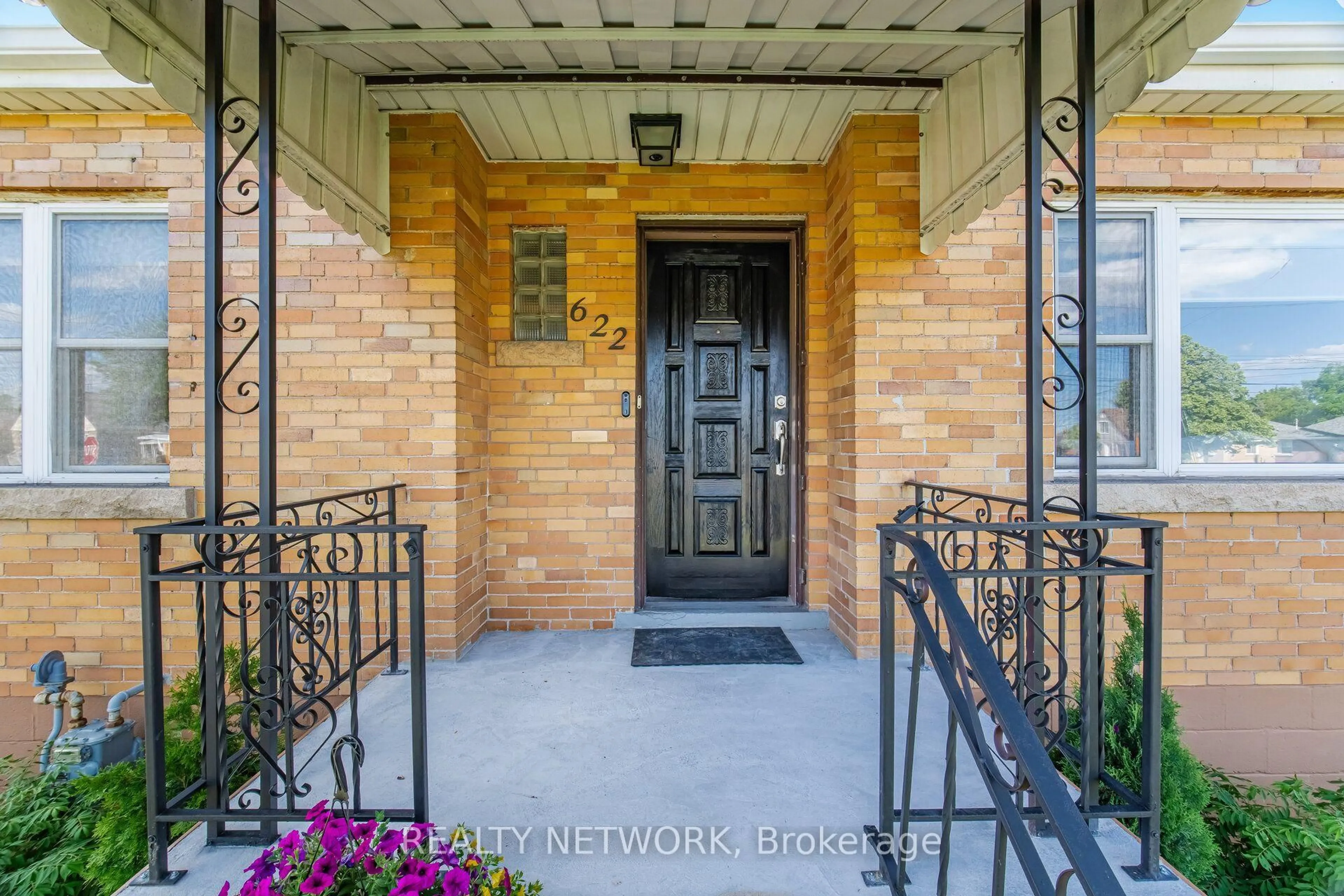 Indoor entryway for 622 Upper Sherman Ave, Hamilton Ontario L8V 3M2