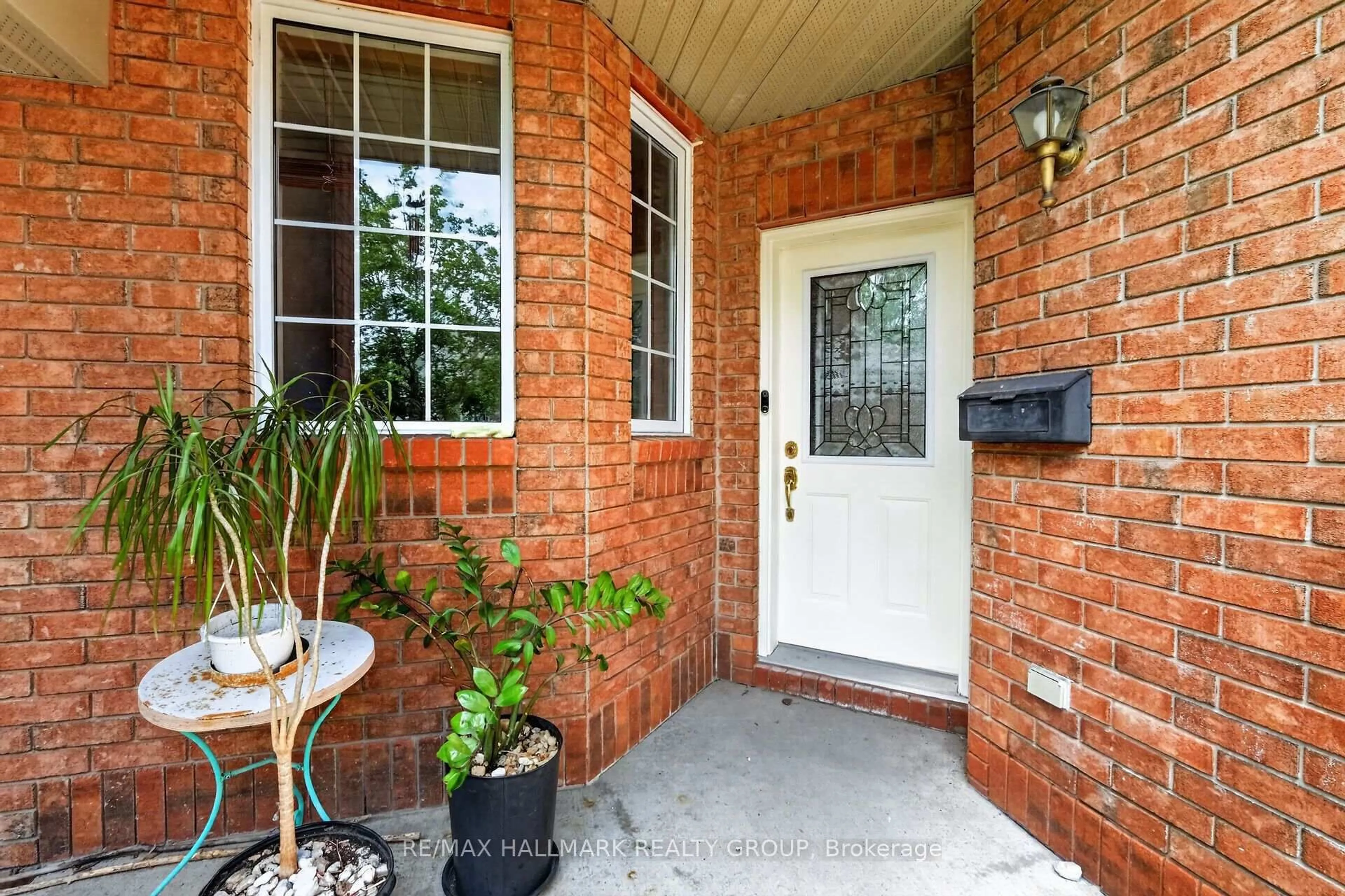 Unknown for 174 Carwood Circ, Ottawa Ontario K1K 4V6