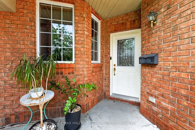 174 Carwood Circ, Ottawa 3