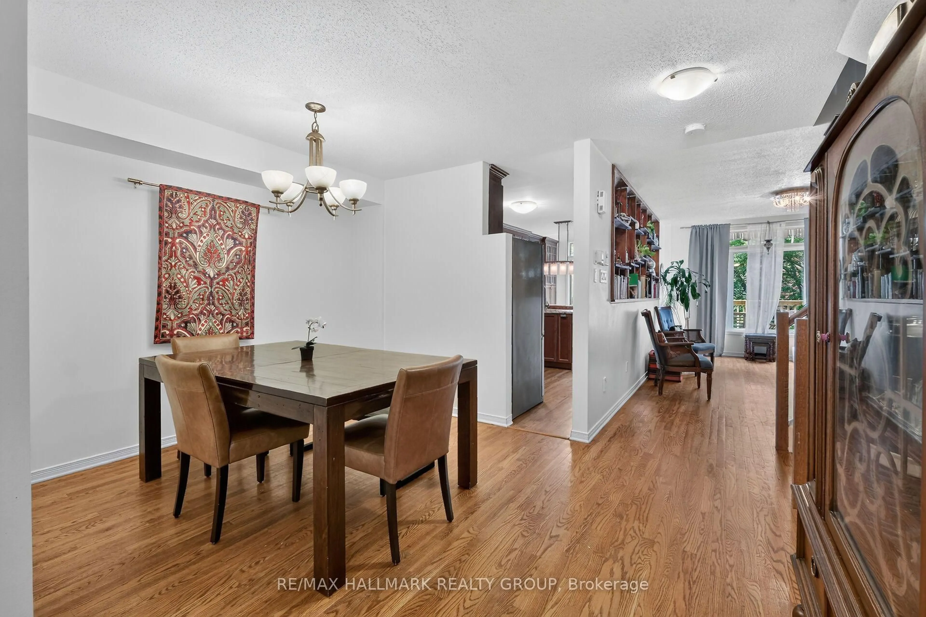 Dining room, wood/laminate floor for 174 Carwood Circ, Ottawa Ontario K1K 4V6
