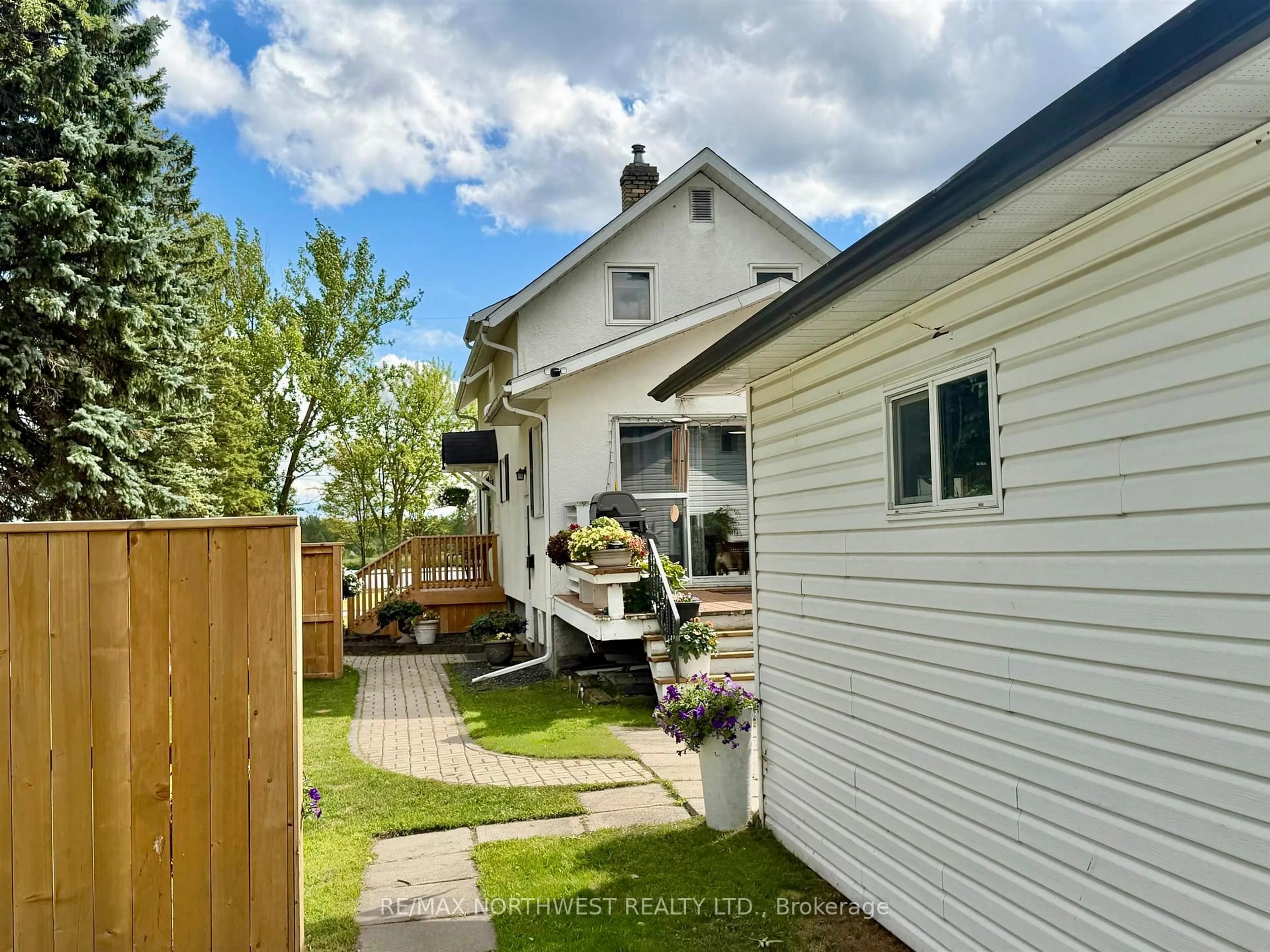 A pic from outside/outdoor area/front of a property/back of a property/a pic from drone, street for 301 Butler Ave, Fort Frances Ontario P9A 2N8