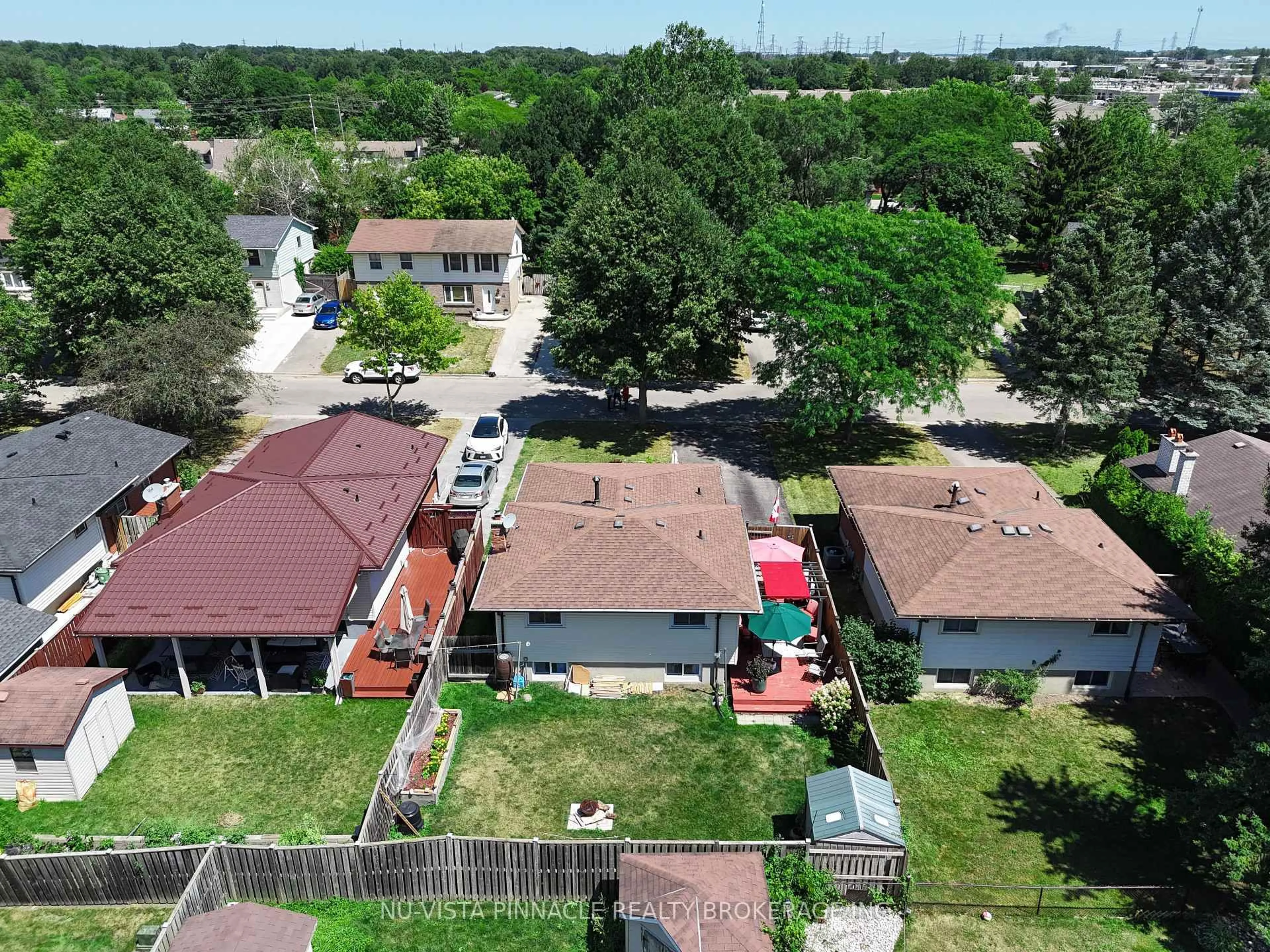 A pic from outside/outdoor area/front of a property/back of a property/a pic from drone, street for 56 KINTAIL Cres, London South Ontario N6E 1J5