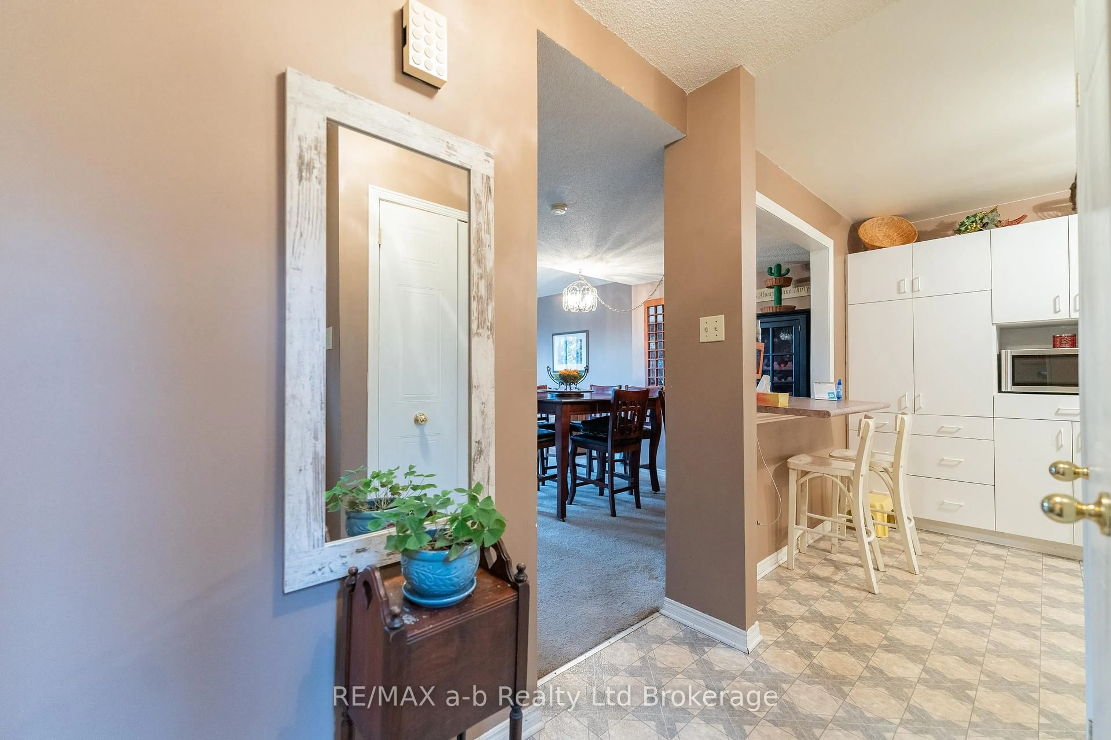 Indoor entryway for 19 WREN Crt #8, Tillsonburg Ontario N4G 5K2