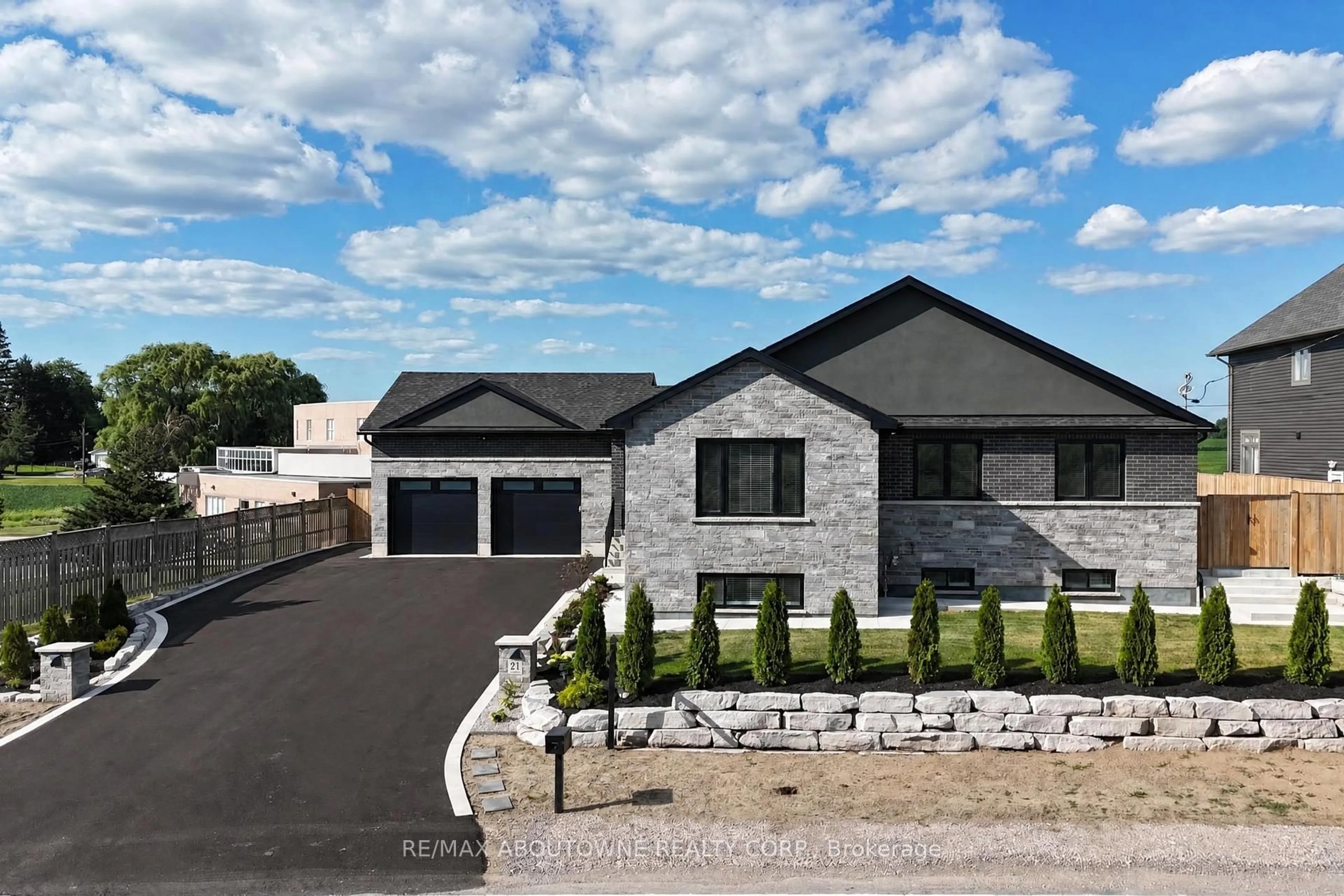 A pic from outside/outdoor area/front of a property/back of a property/a pic from drone, street for 21 Haldimand 66 Rd, Haldimand Ontario N3W 1N7