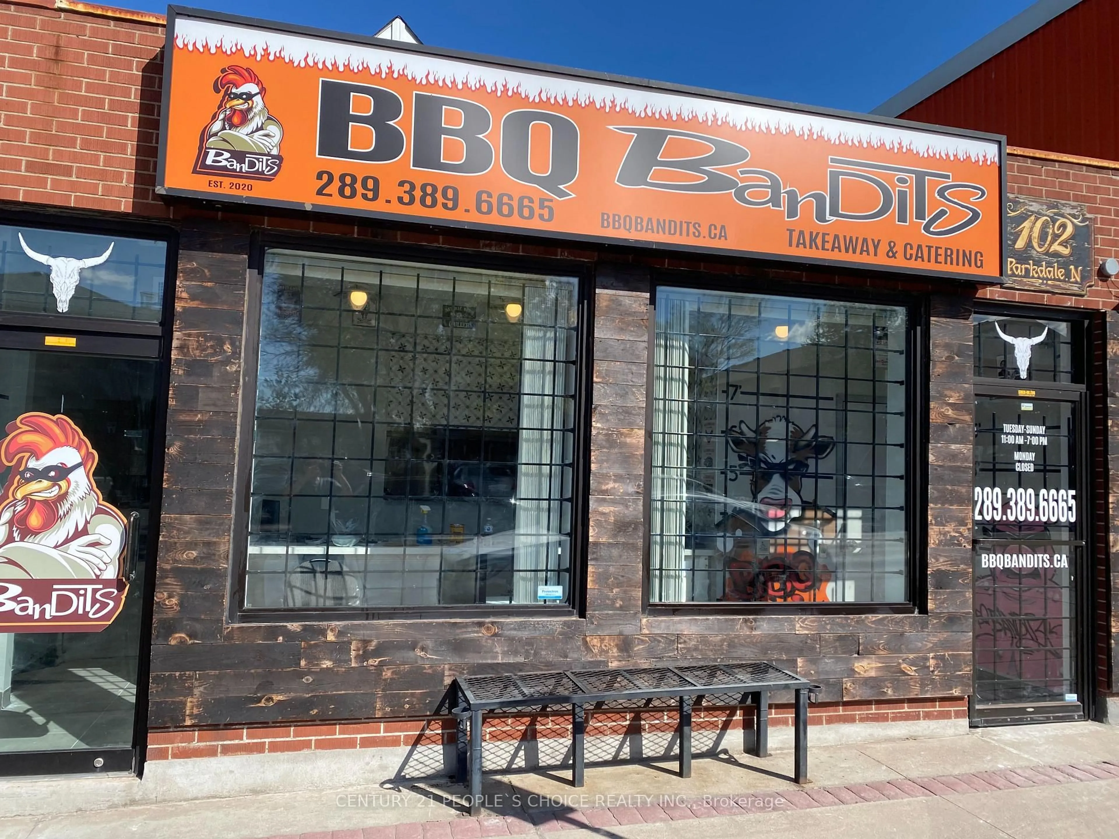 Patio, building for 102 Parkdale Ave, Hamilton Ontario L8H 5W9