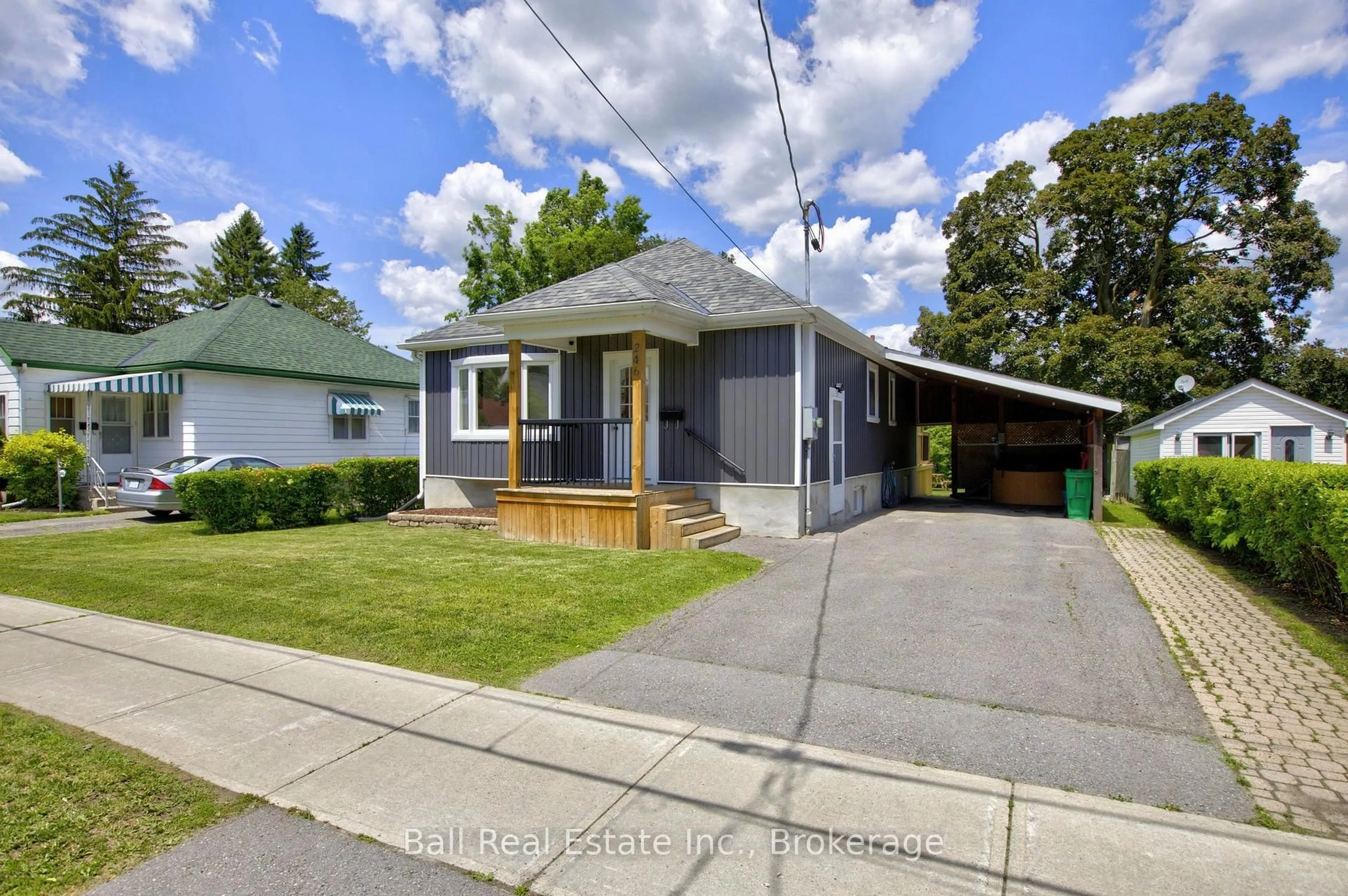 A pic from outside/outdoor area/front of a property/back of a property/a pic from drone, street for 246 King George St, Peterborough Ontario K9J 1R8