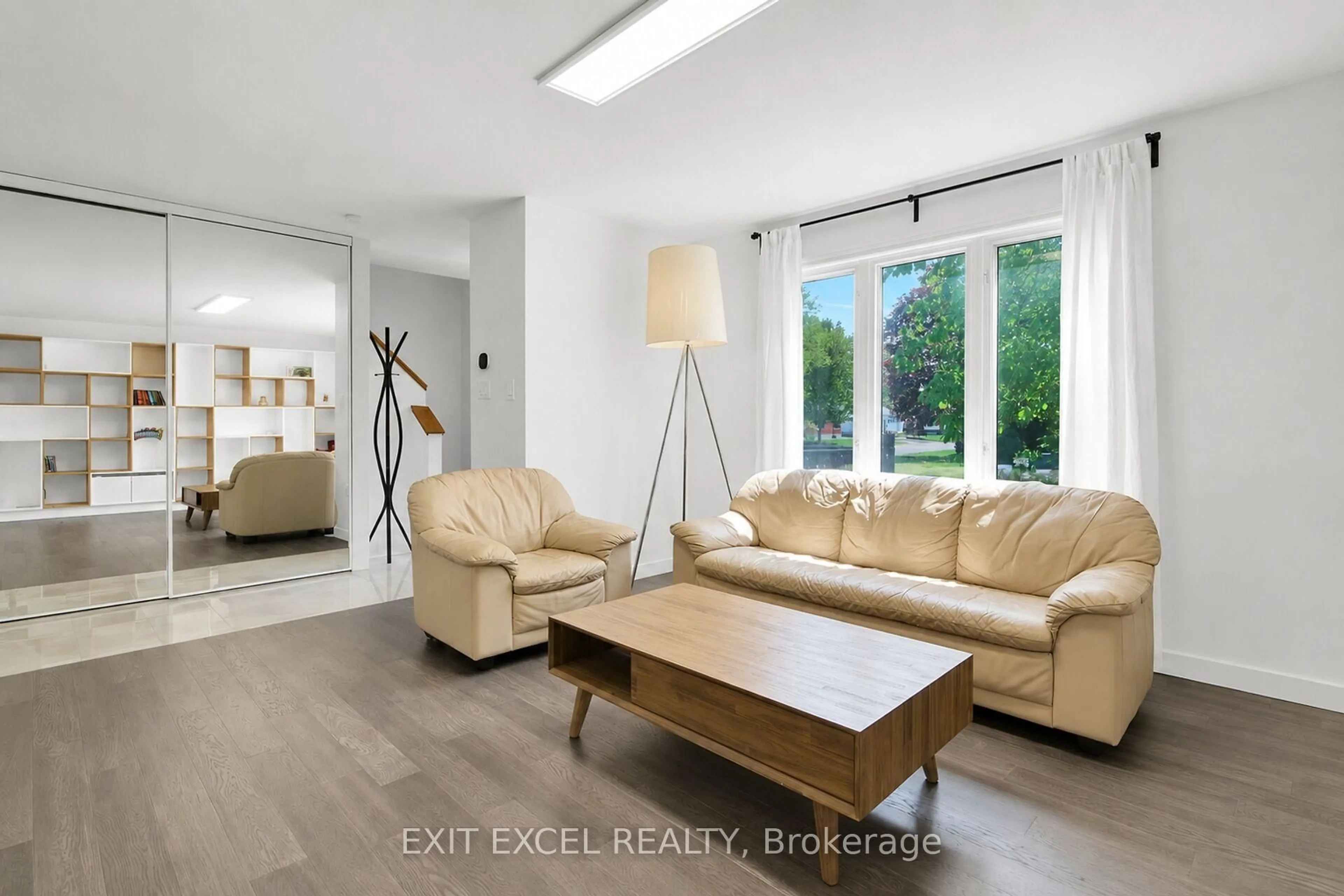 Living room with furniture, unknown for 25 Uxbridge Cres, Ottawa Ontario K2L 1P6