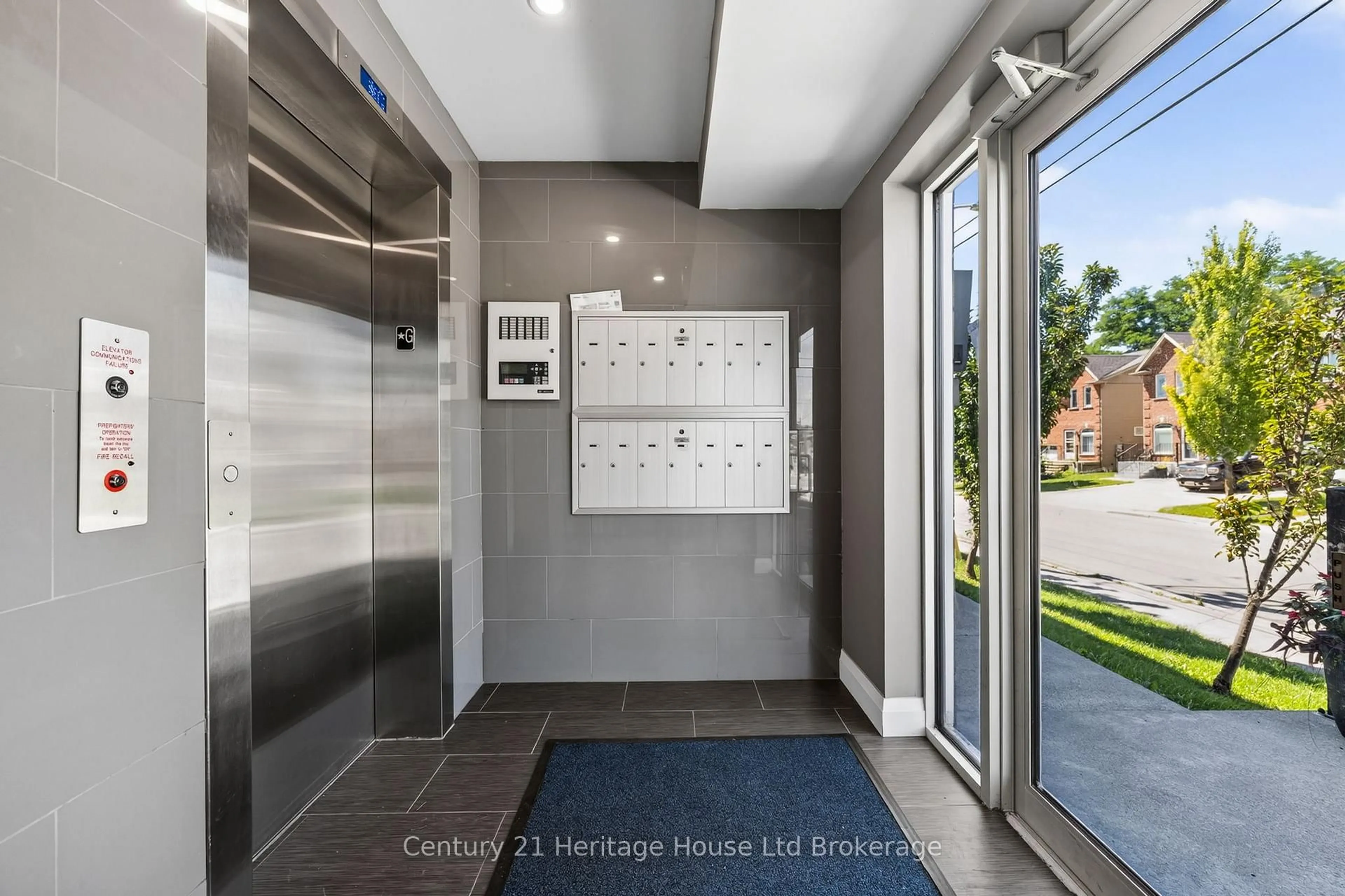 Indoor entryway for 34 BROCK St #301, Woodstock Ontario N4S 3B5