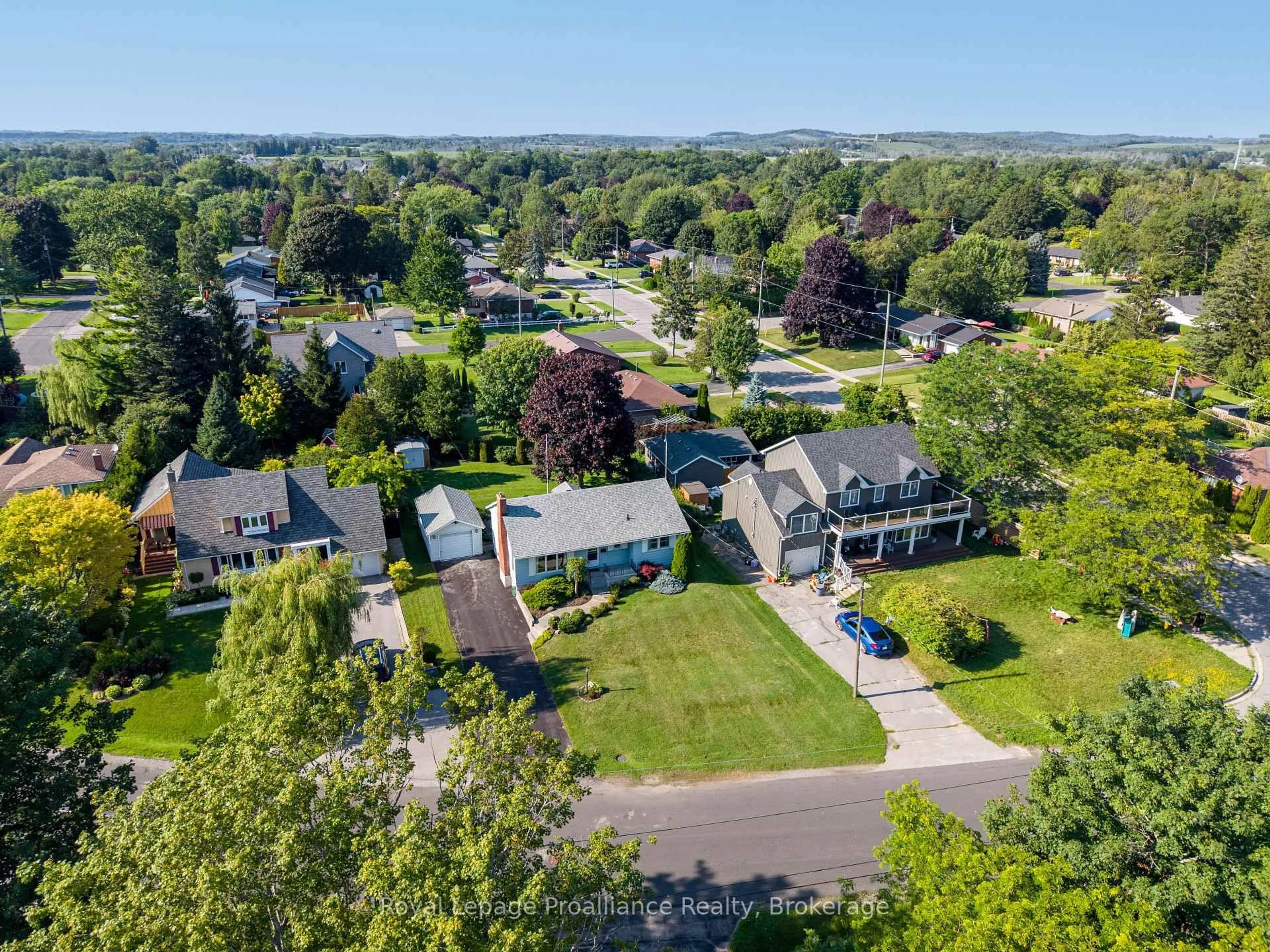 A pic from outside/outdoor area/front of a property/back of a property/a pic from drone, mountain view for 550 Lakeshore Rd, Cobourg Ontario K9A 1S5