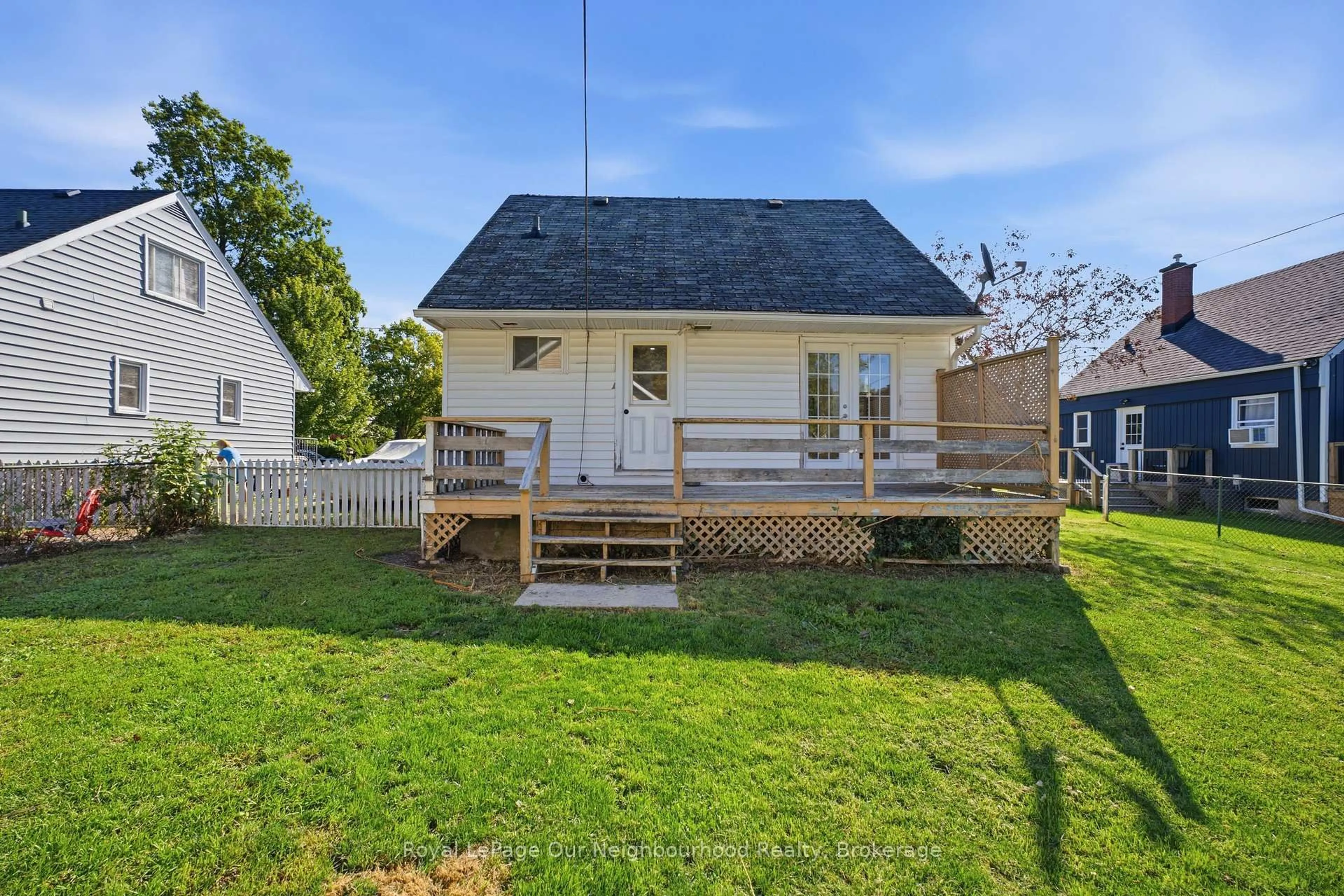 A pic from outside/outdoor area/front of a property/back of a property/a pic from drone, street for 367 Campbell St, Cobourg Ontario K9A 4C1