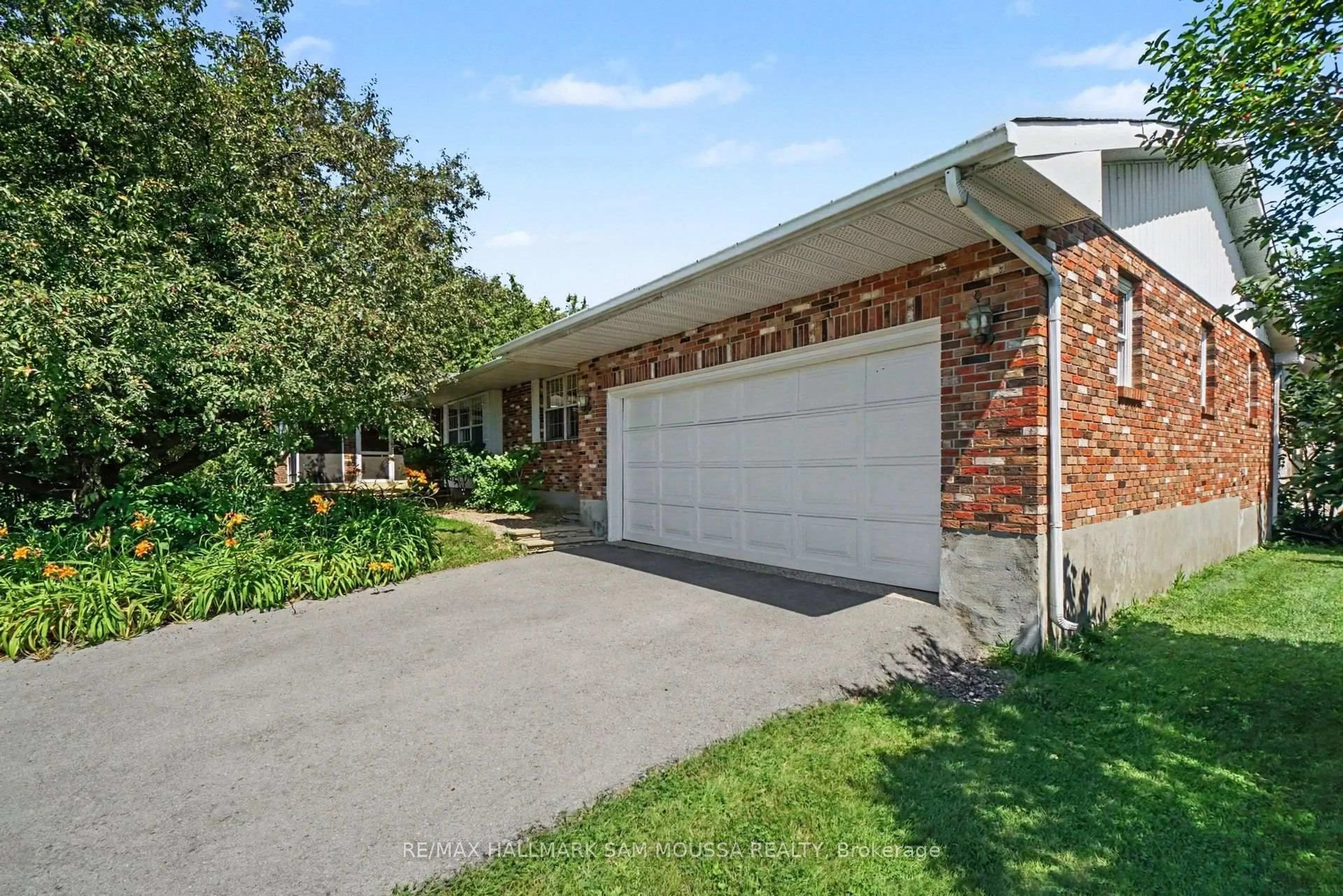 Home with brick exterior material, street for 118 Juanita Ave, Carp Ontario K0A 1L0