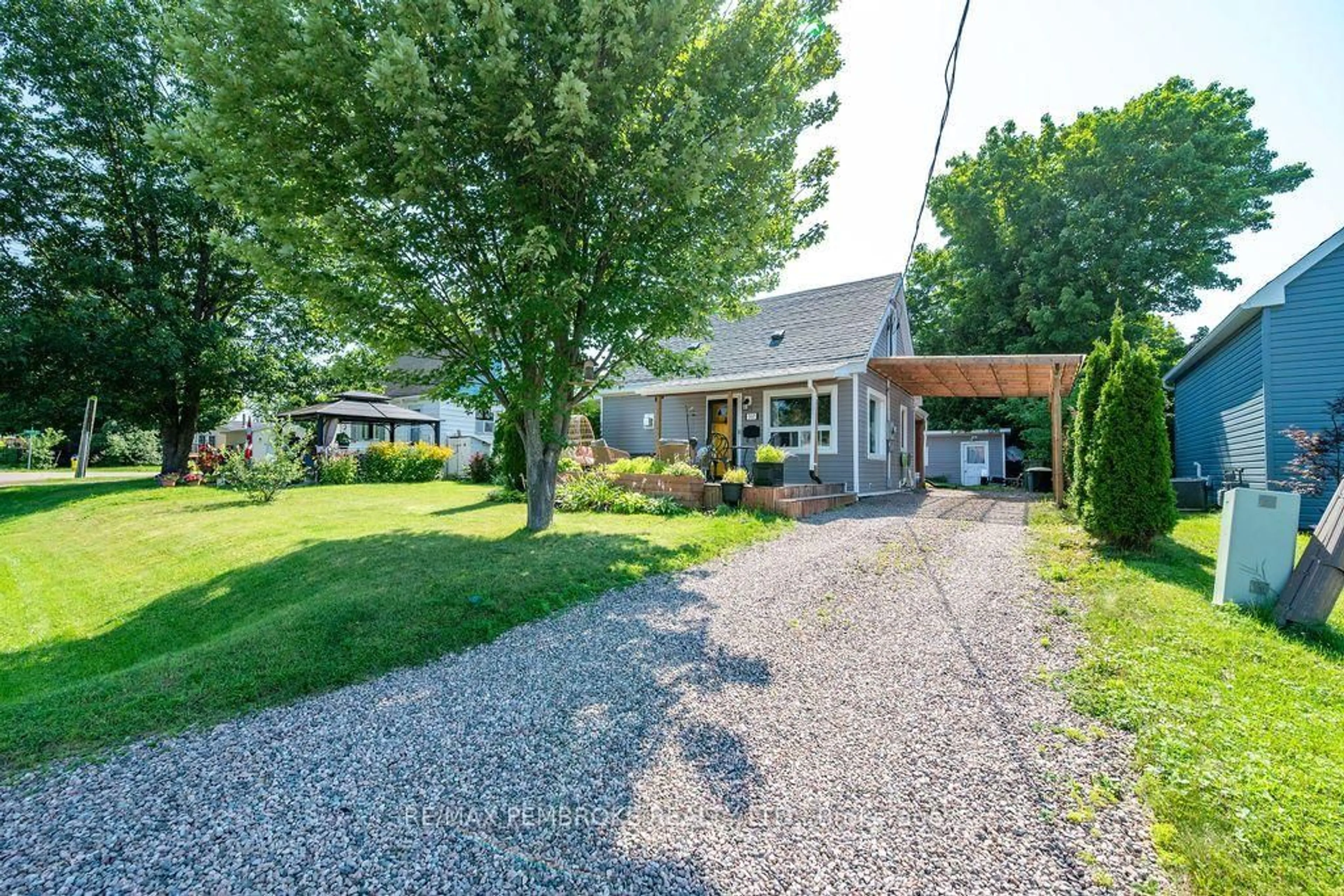 A pic from outside/outdoor area/front of a property/back of a property/a pic from drone, street for 597 Almira St, Pembroke Ontario K8A 4A3