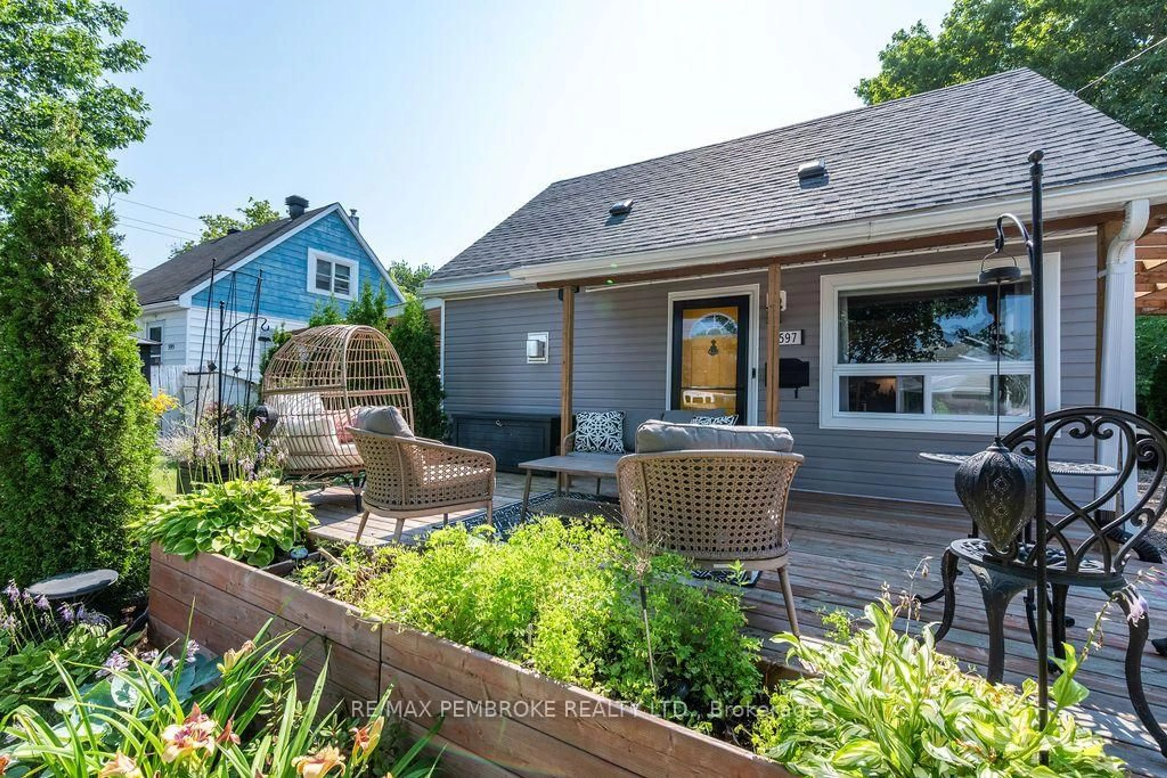 Patio, street for 597 Almira St, Pembroke Ontario K8A 4A3