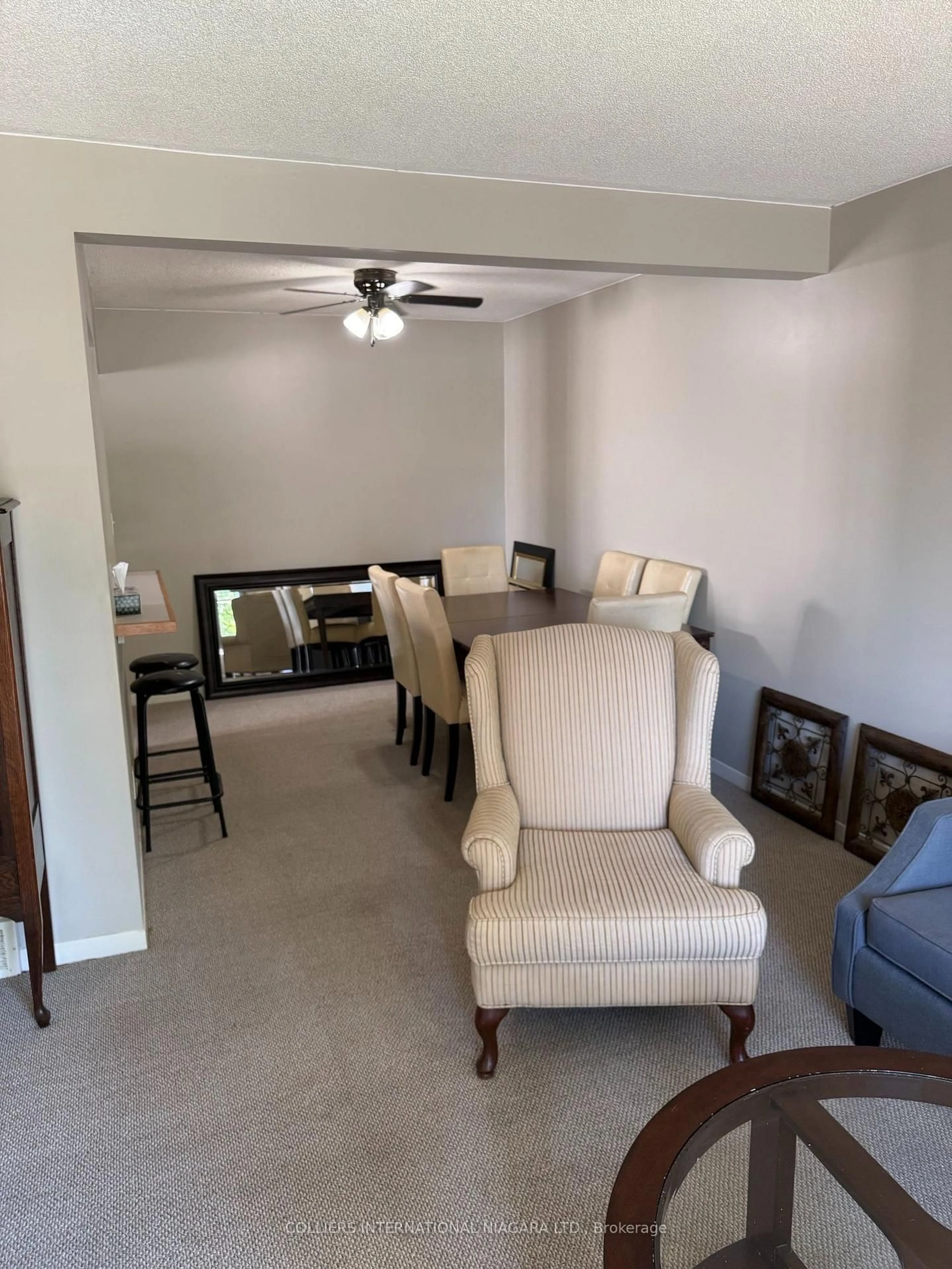 Living room with furniture, unknown for 7669 Trackview St, Niagara Falls Ontario L2H 2Z6