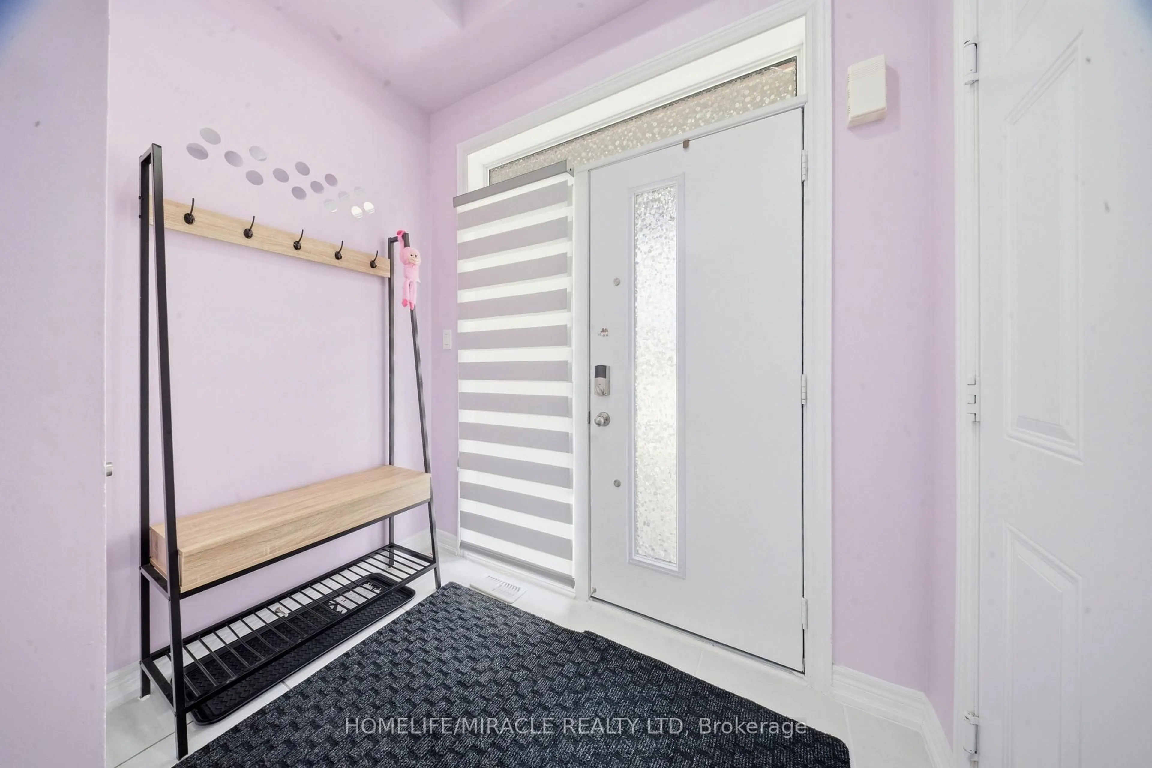 Indoor entryway for 166 DEERPATH Dr #32, Guelph Ontario N1K 0E2