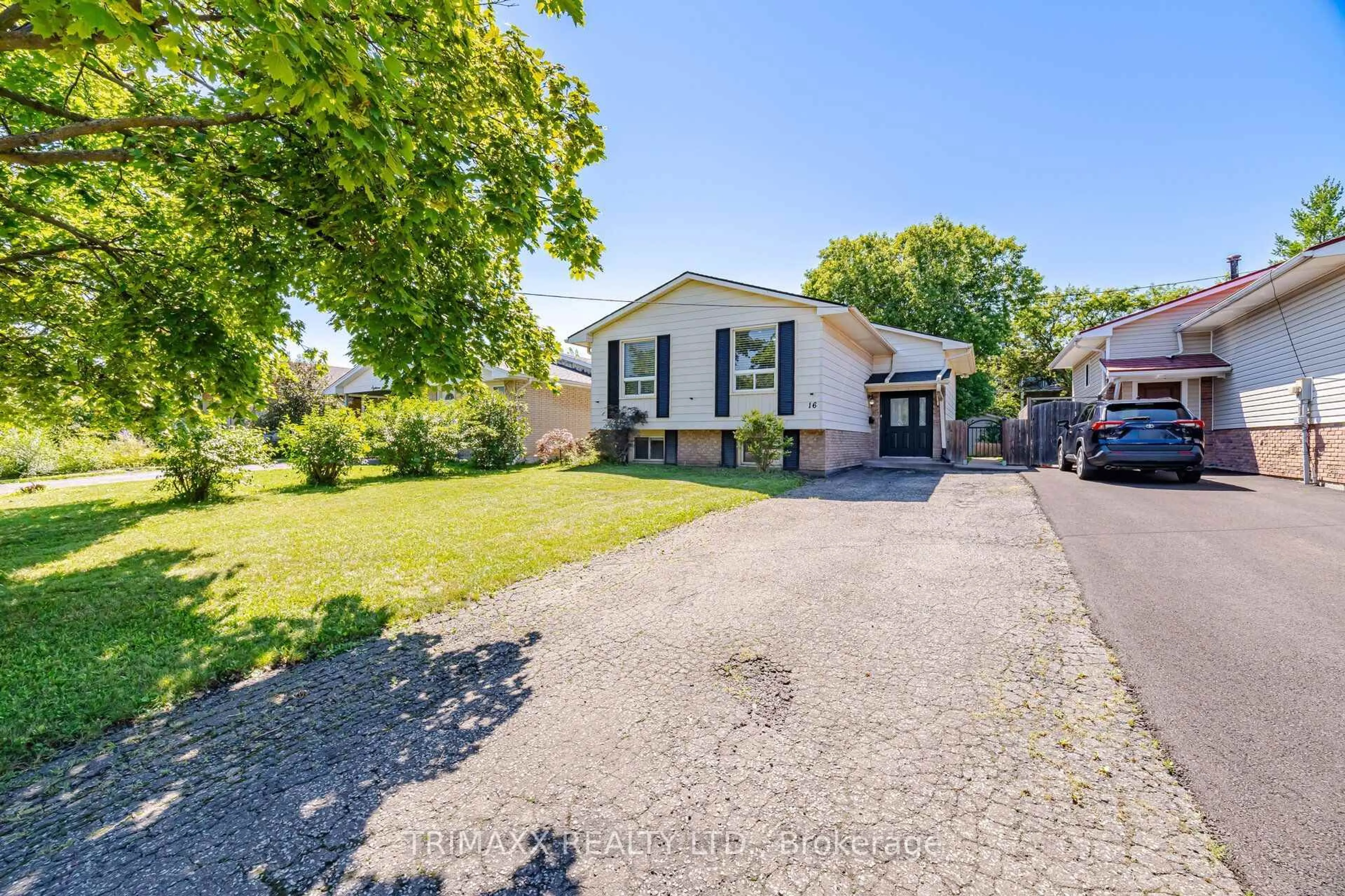 A pic from outside/outdoor area/front of a property/back of a property/a pic from drone, street for 16 Loraine Dr, St. Catharines Ontario L2P 3N8