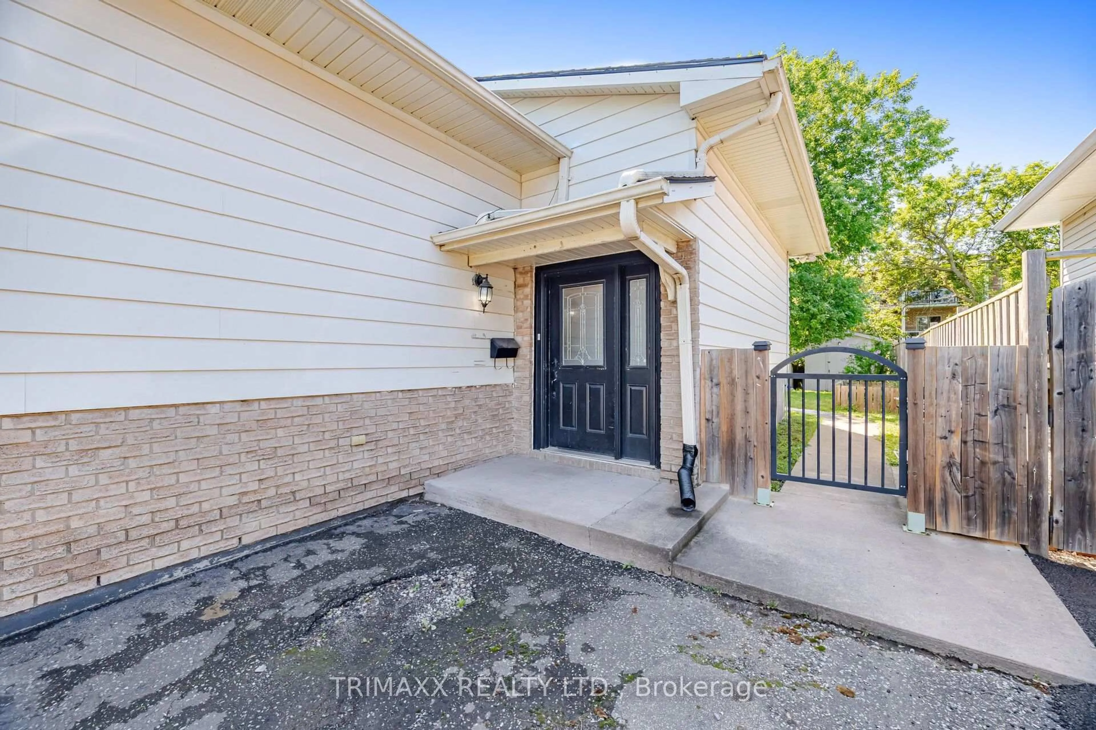 Unknown for 16 Loraine Dr, St. Catharines Ontario L2P 3N8