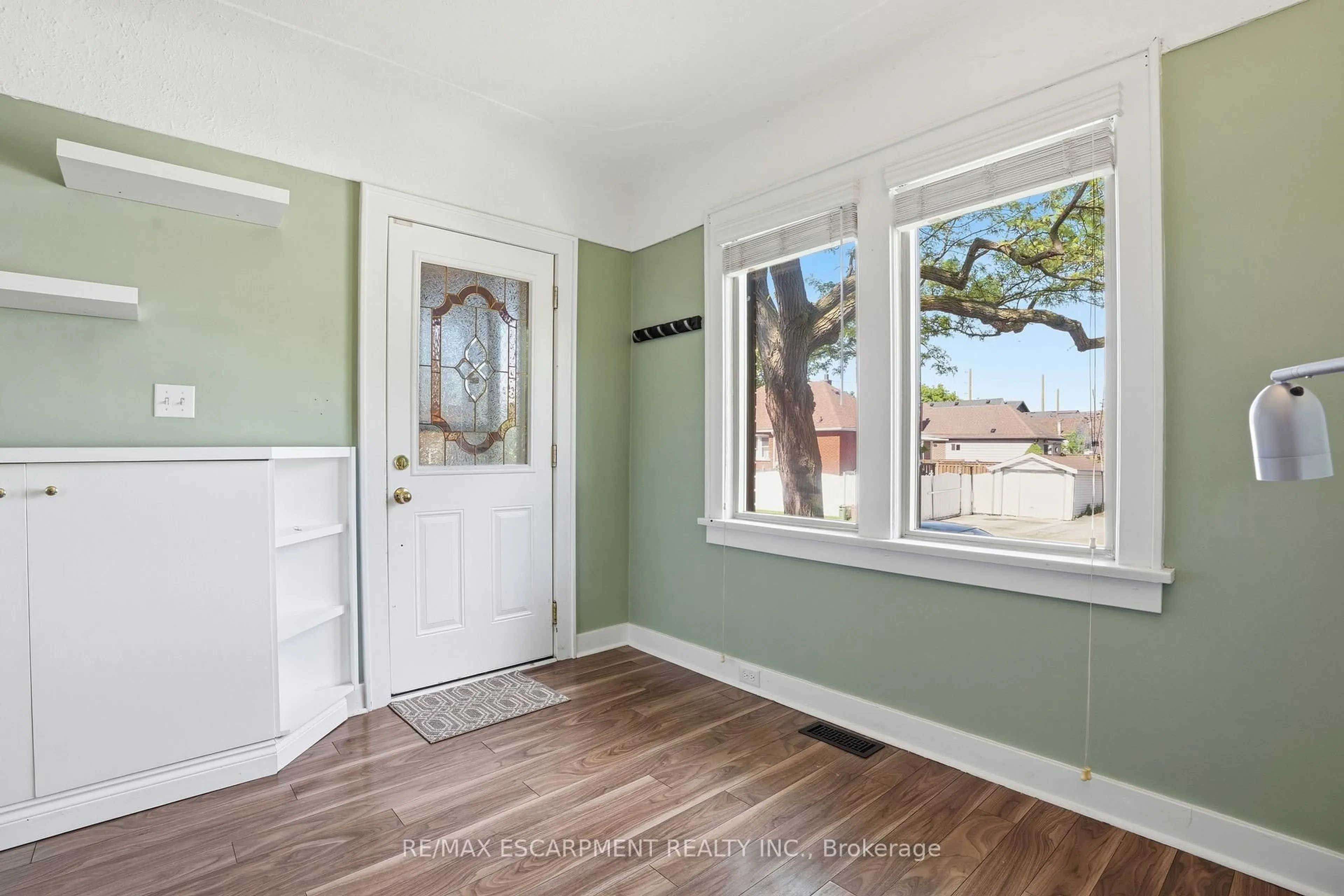Indoor entryway for 96 Paling Ave, Hamilton Ontario L8H 5J4