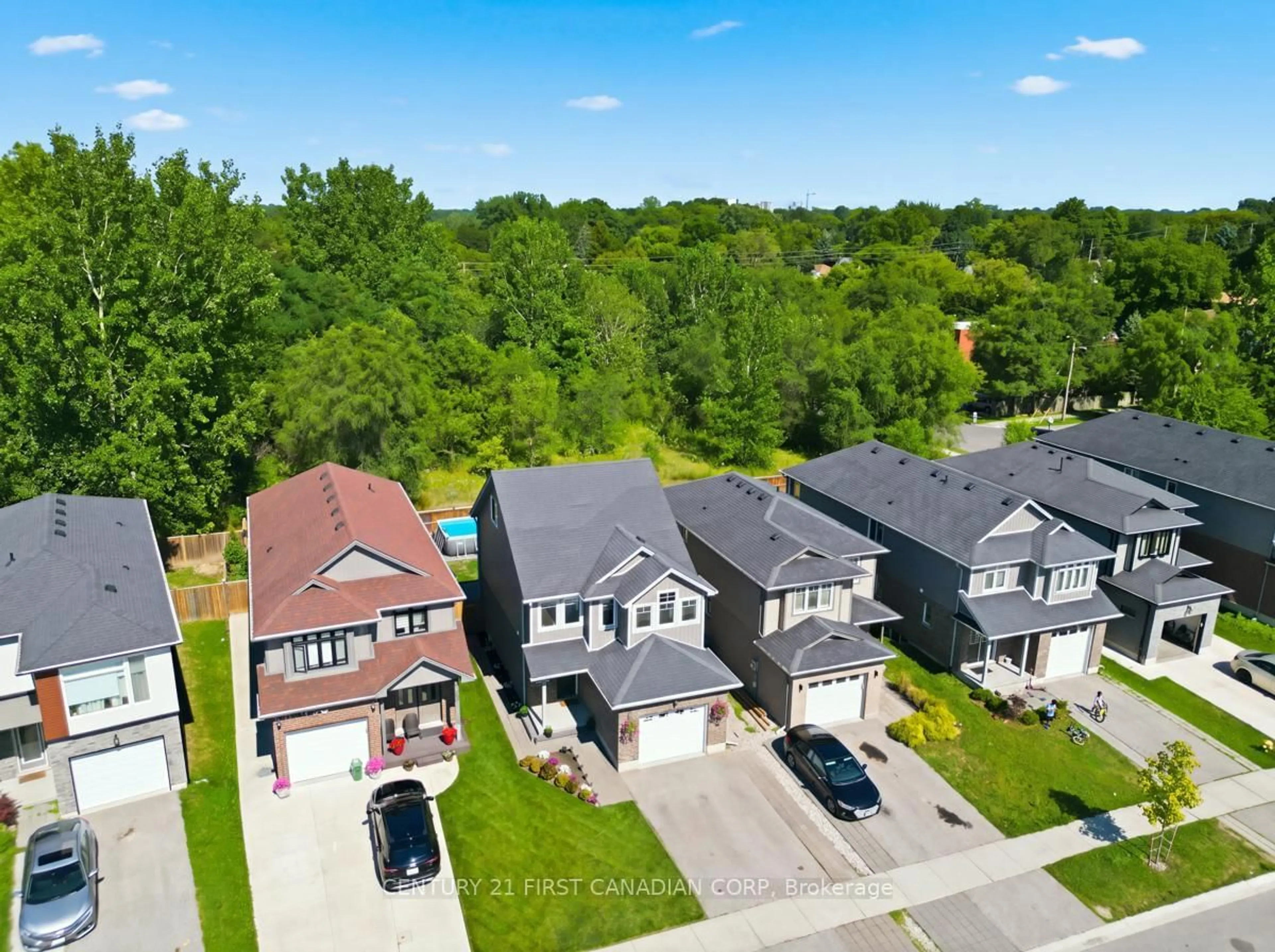 A pic from outside/outdoor area/front of a property/back of a property/a pic from drone, street for 83 Yvonne Cres, London South Ontario N5Z 0A5