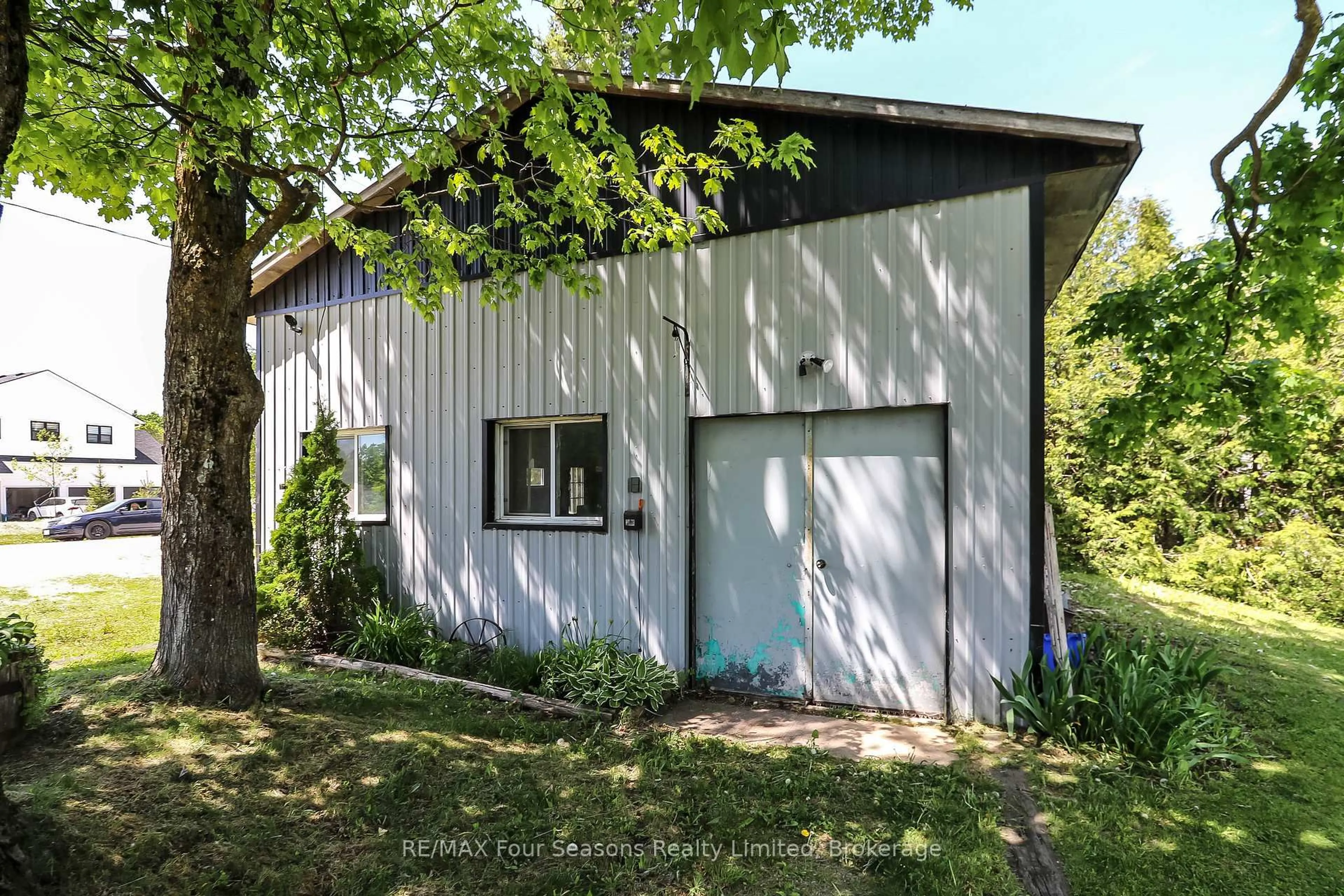 Shed for 595365 4th Line, Blue Mountains Ontario N0H 2E0