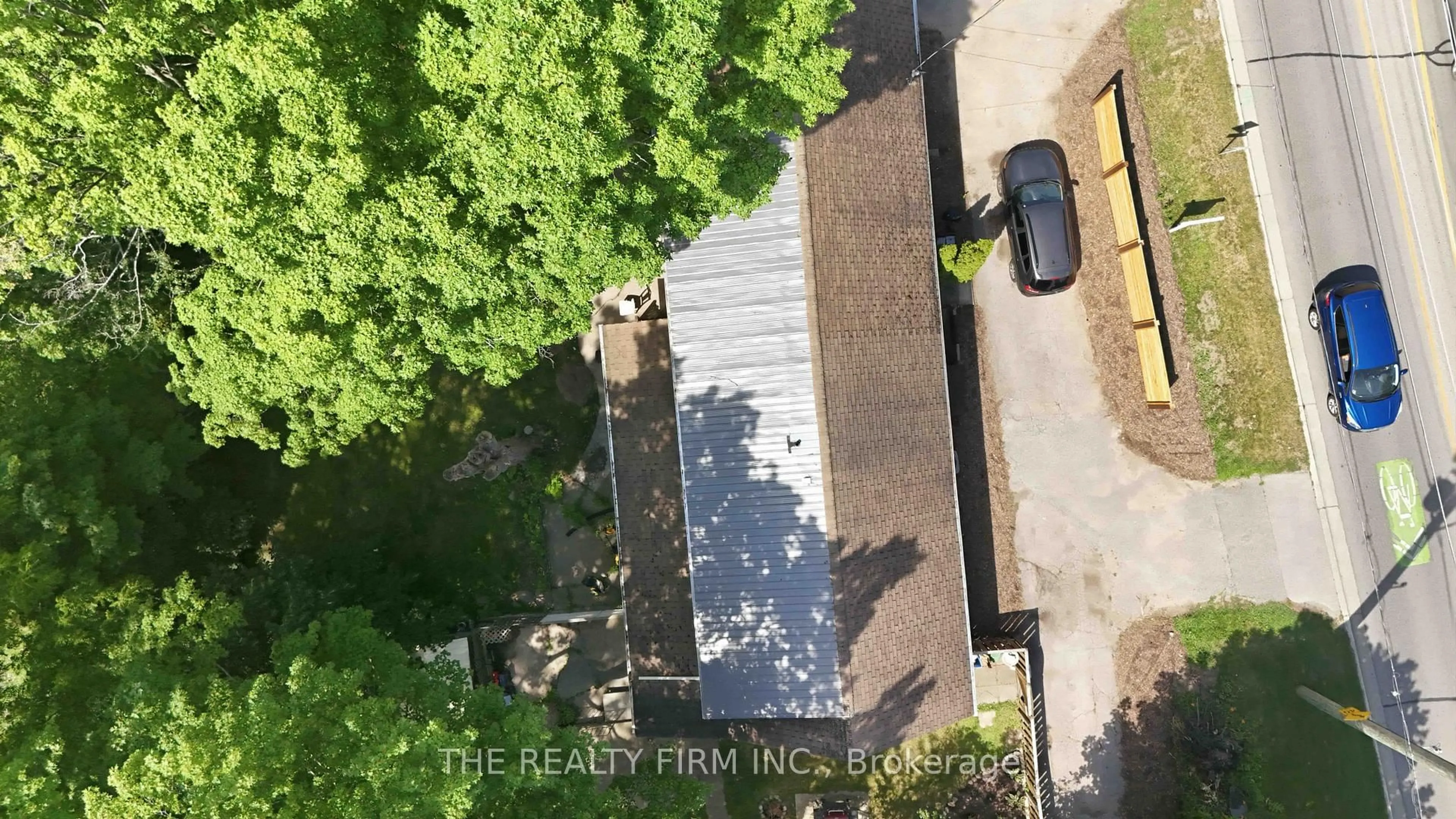 A pic from outside/outdoor area/front of a property/back of a property/a pic from drone, city buildings view from balcony for 340 Riverside Dr, London North Ontario N6H 1E9