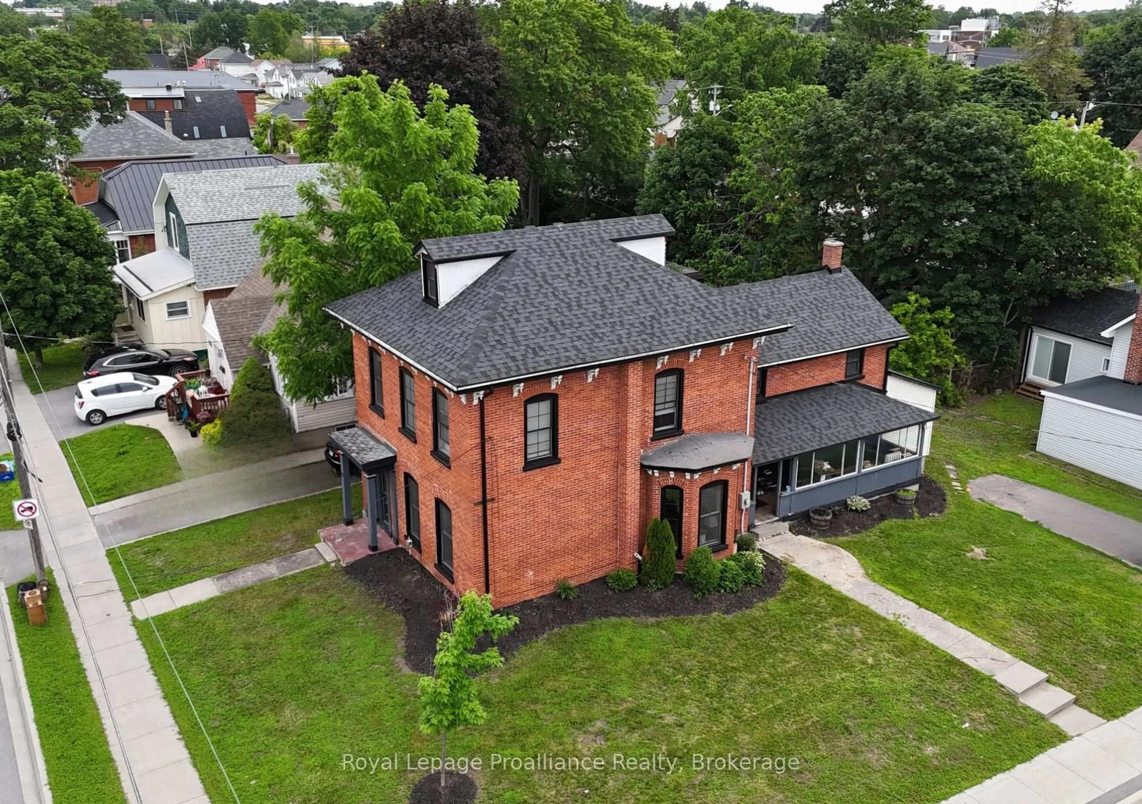 Home with brick exterior material, building for 83 Cedar St, Belleville Ontario K8P 3M3