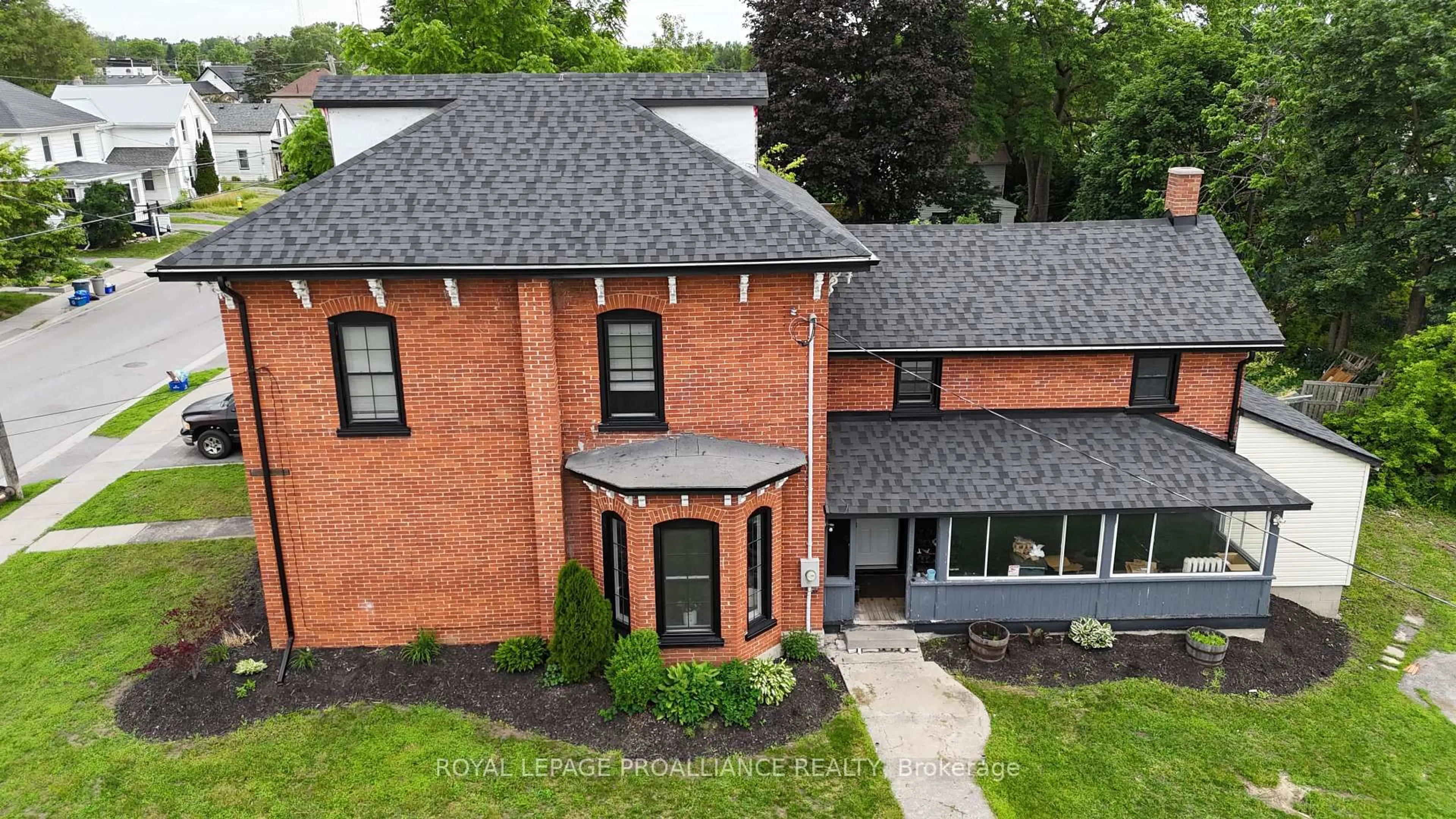 Home with brick exterior material, building for 83 Cedar St, Belleville Ontario K8P 3M3