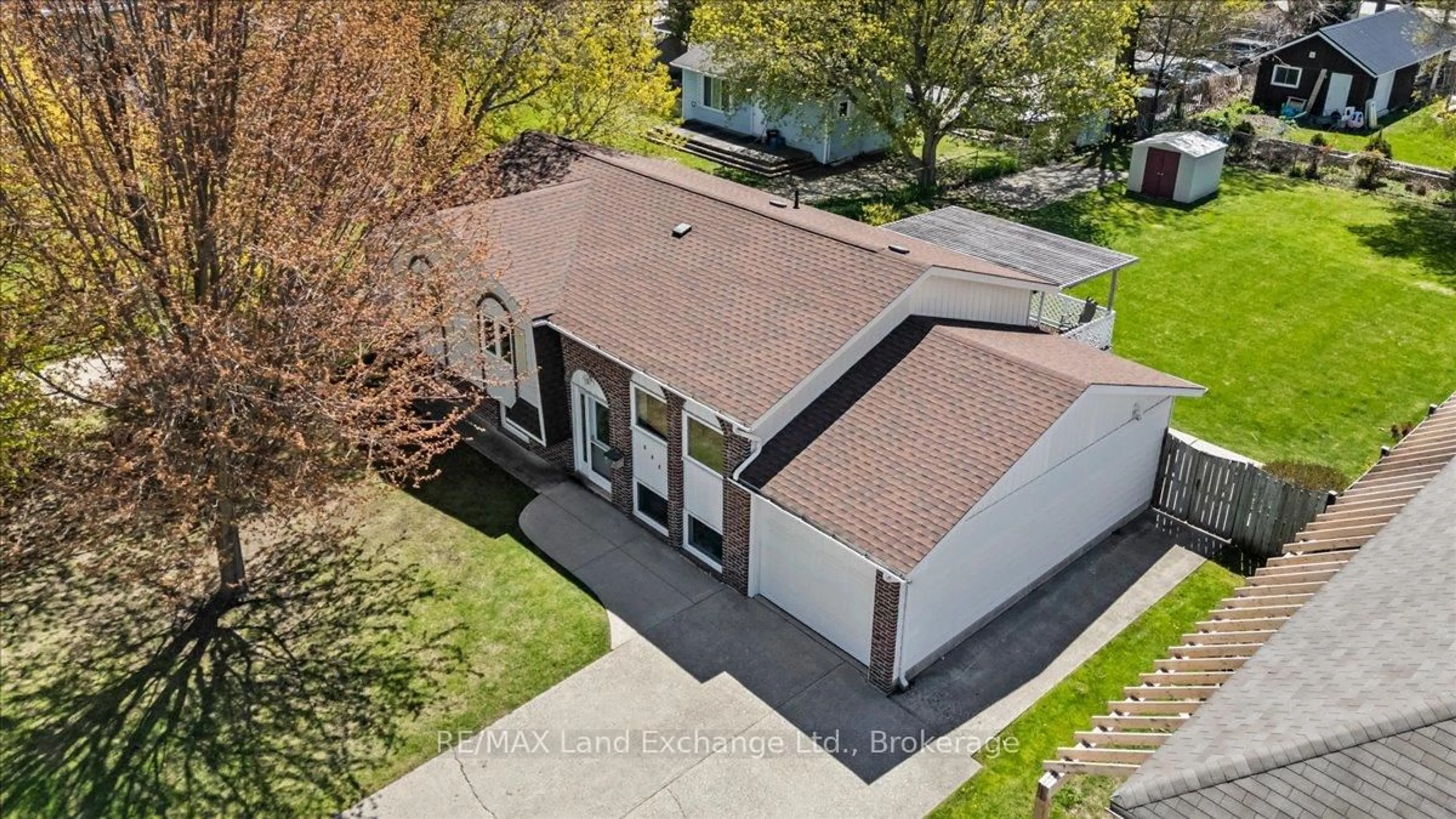 A pic from outside/outdoor area/front of a property/back of a property/a pic from drone, street for 542 Green St, Saugeen Shores Ontario N0H 2C0