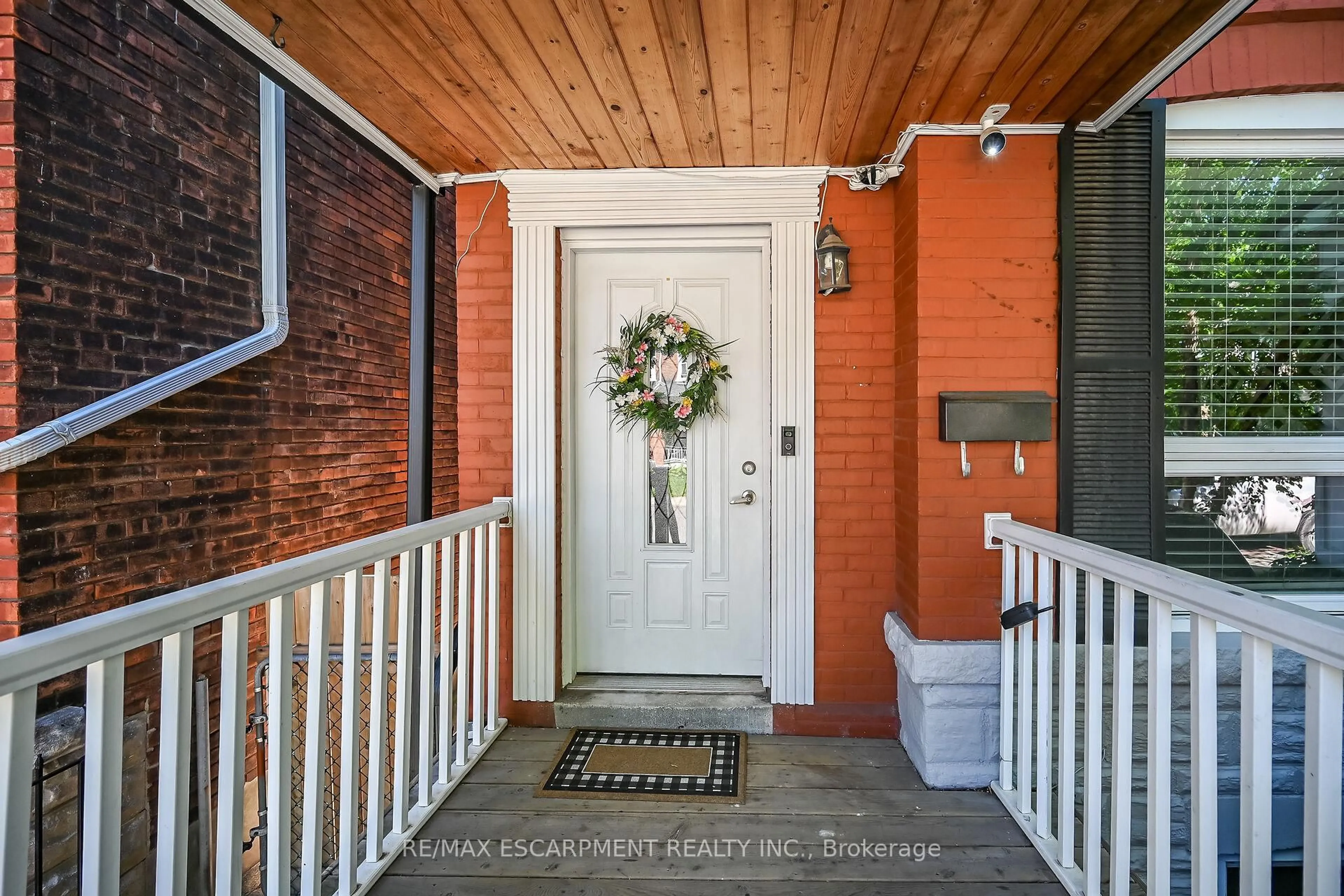Indoor entryway for 179 Burris St, Hamilton Ontario L8M 2J7