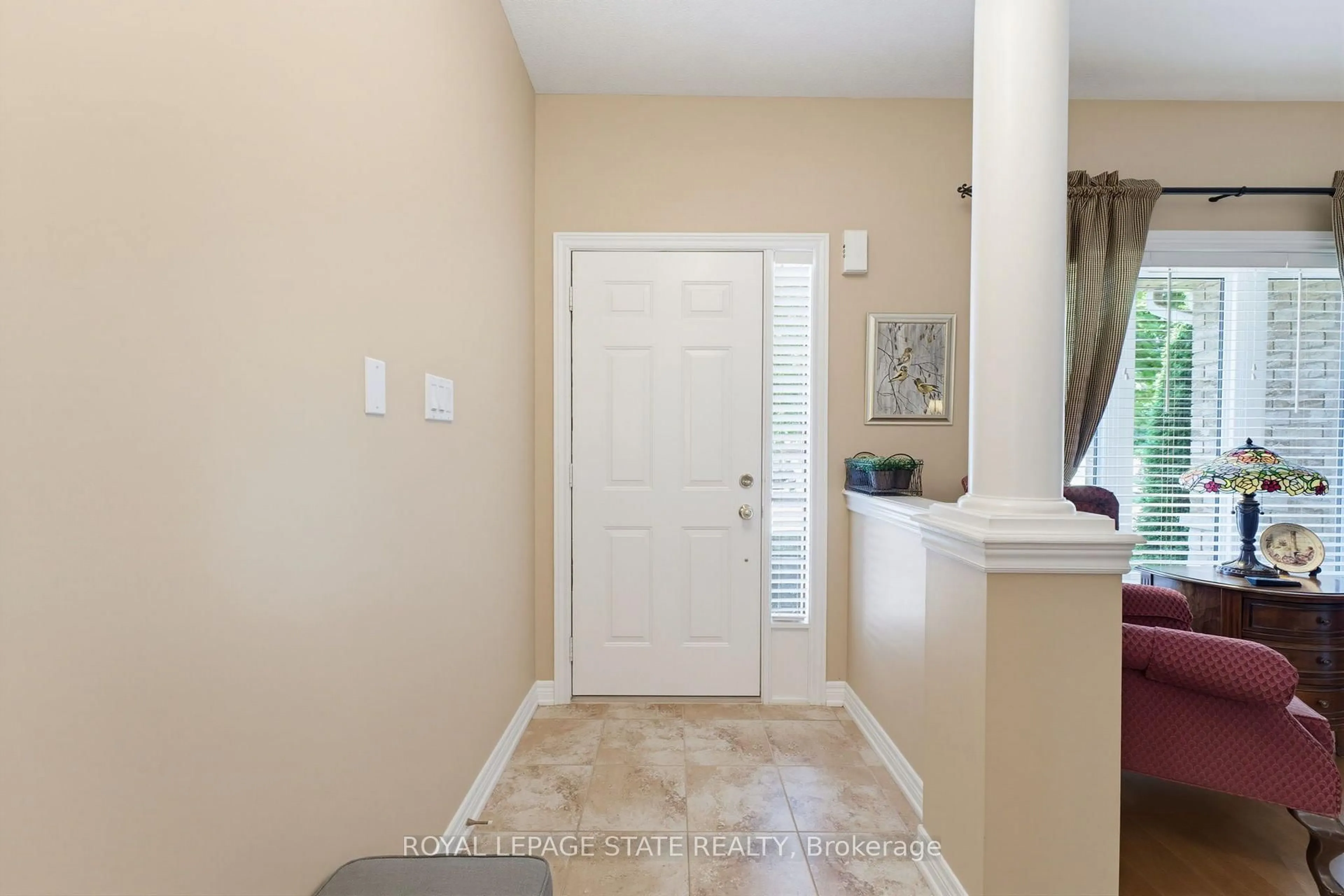 Indoor entryway for 310 Southbrook Dr #17, Hamilton Ontario L0R 1C0
