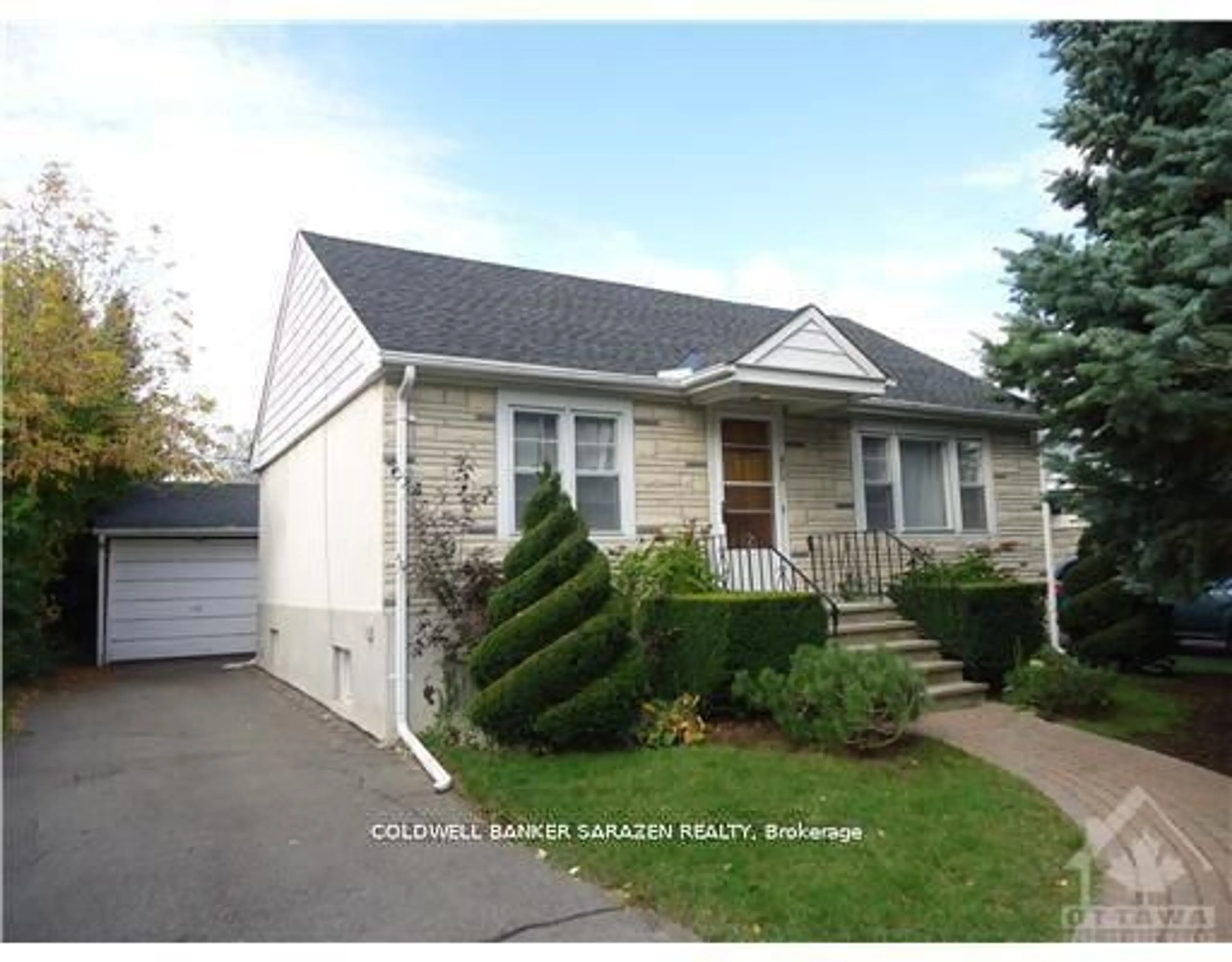 Home with vinyl exterior material, street for 470 WENTWORTH Ave, Ottawa Ontario K2B 5K1