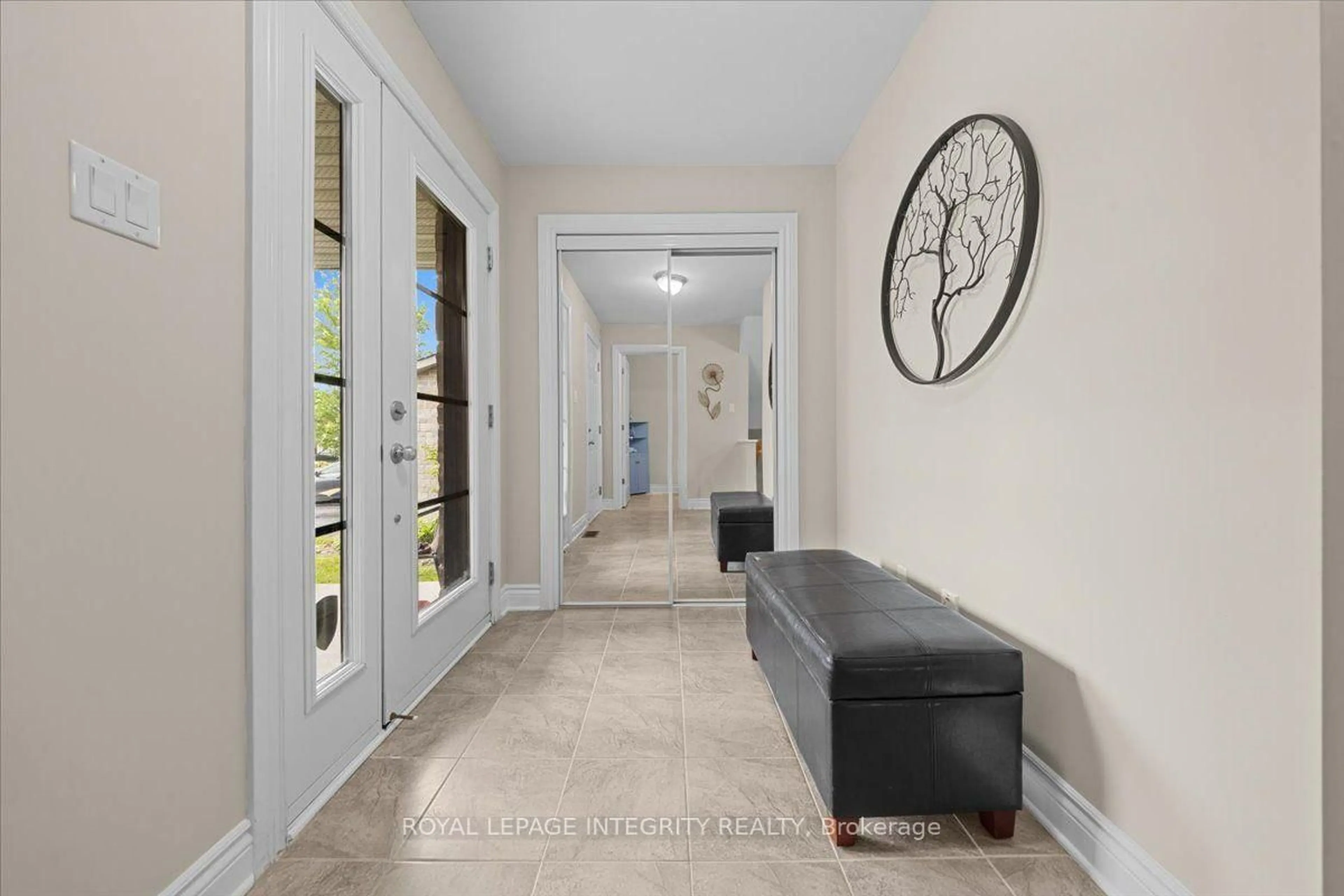 Indoor entryway for 2345 Marble Cres, Clarence-Rockland Ontario K4K 0H1
