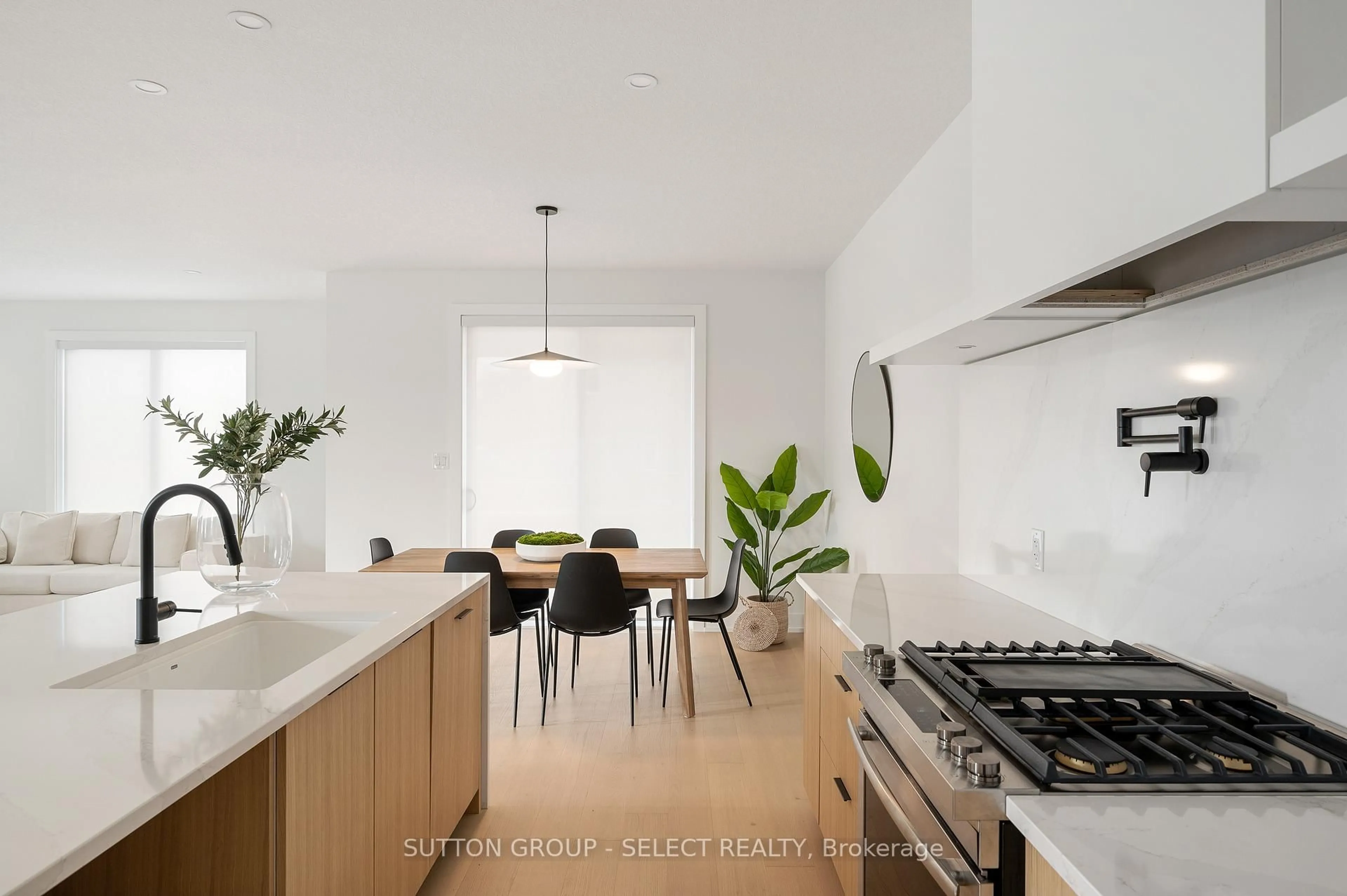 Contemporary kitchen, unknown for 275 Silver Maple Circ, Thames Centre Ontario N0M 2P0