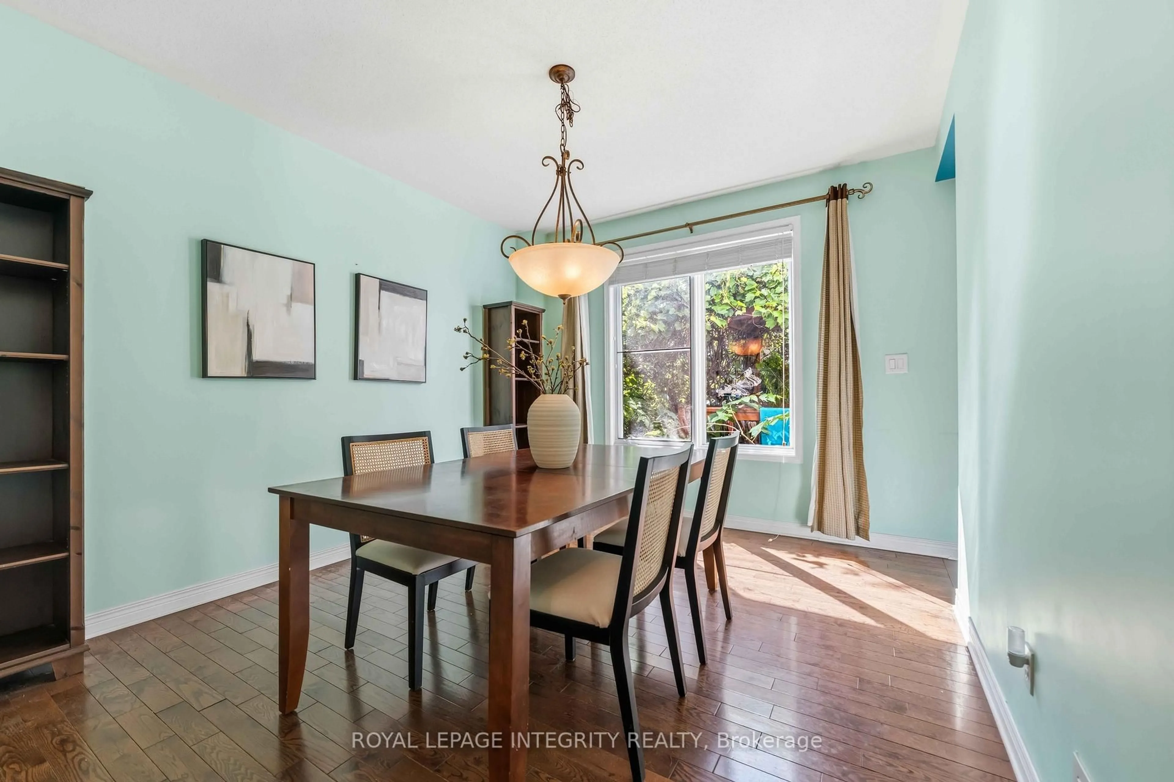 Dining room, wood/laminate floor for 10 Westwinds Pl, Barrhaven Ontario K2G 6L1