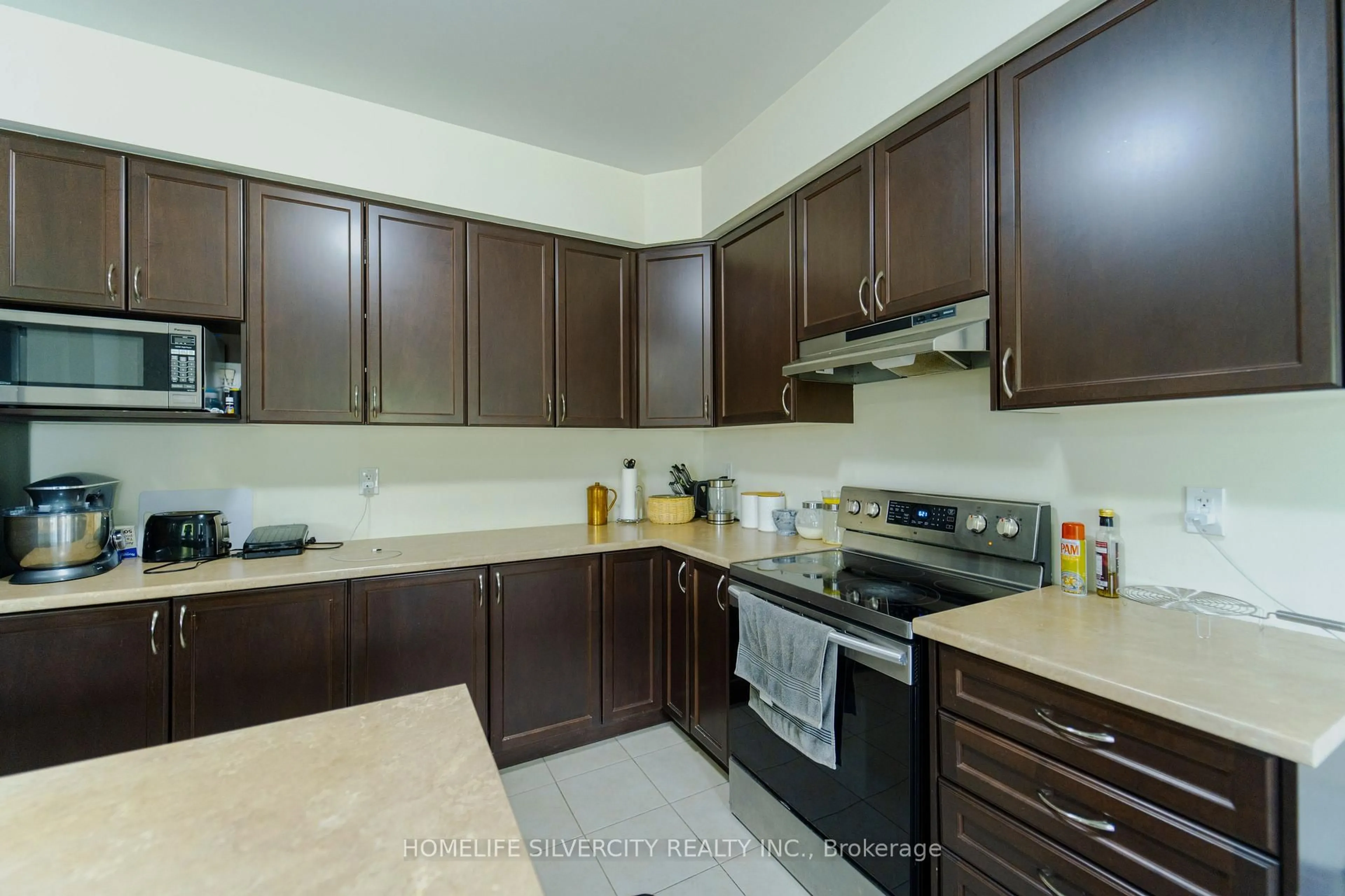Standard kitchen, unknown for 163 Bilansky Farm Rd, Brantford Ontario N3S 0J3