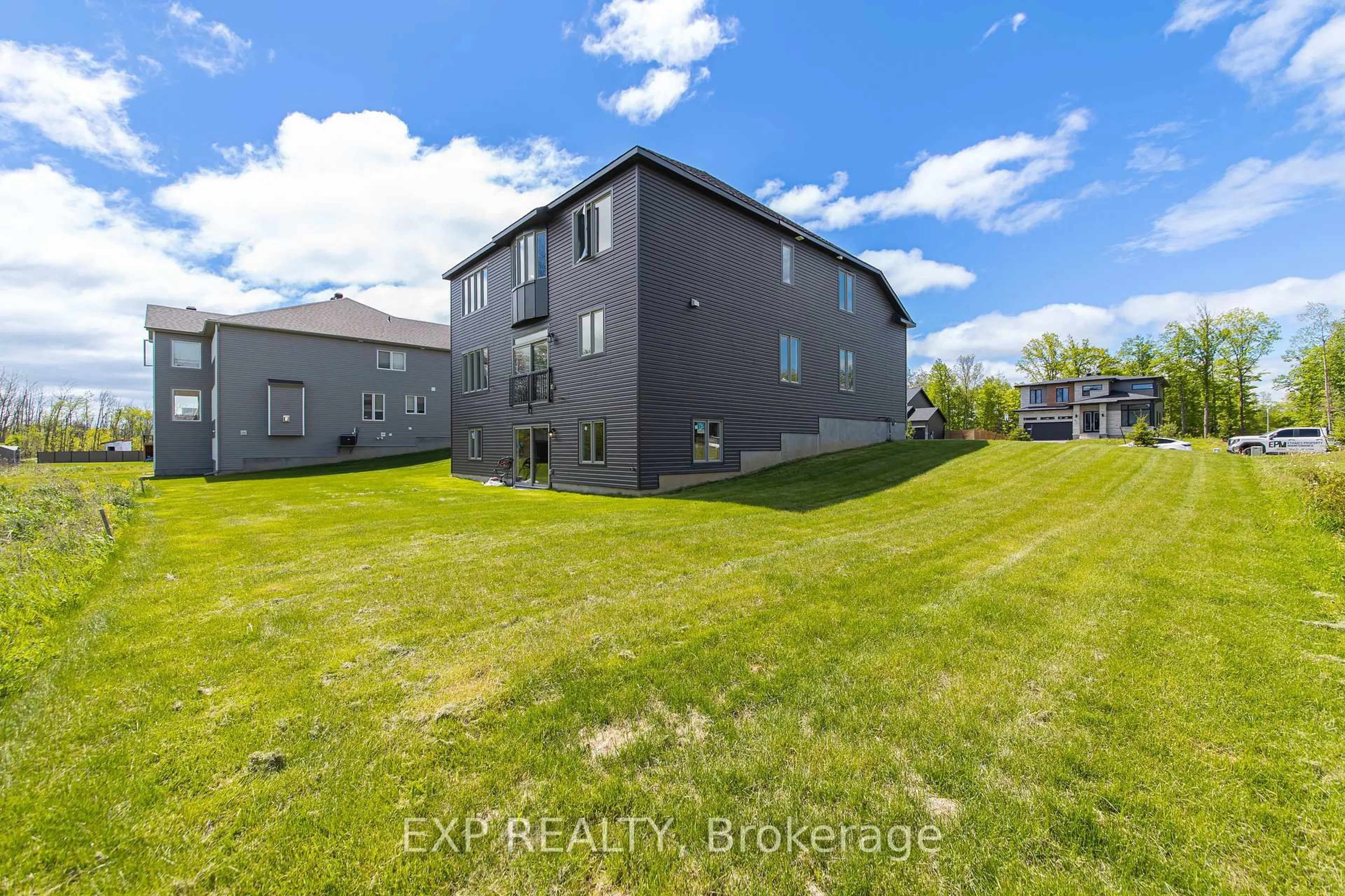 A pic from outside/outdoor area/front of a property/back of a property/a pic from drone, building for 272 Antler Crt, Almonte Ontario K0A 1A0