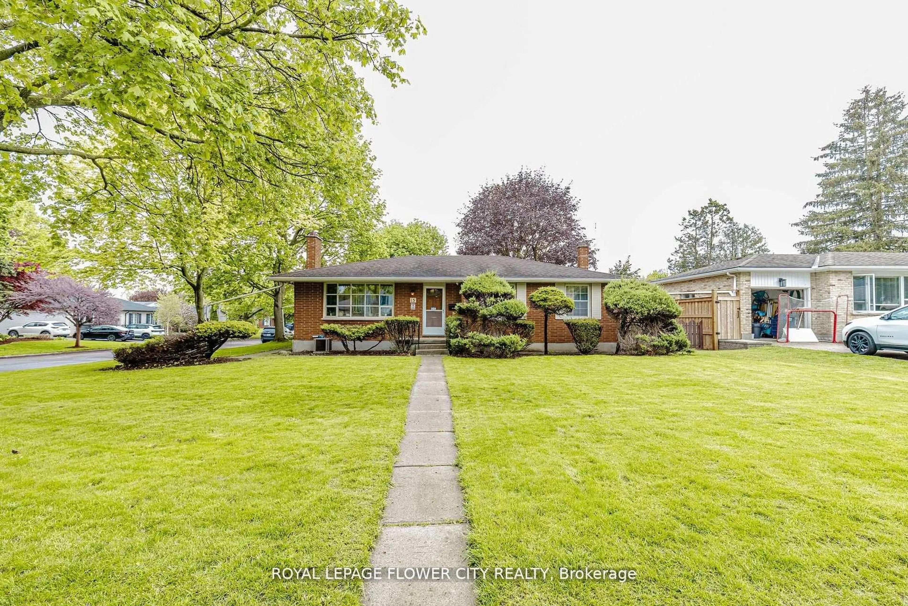 A pic from outside/outdoor area/front of a property/back of a property/a pic from drone, street for 15 Cumberland Cres, London North Ontario N5X 1B7