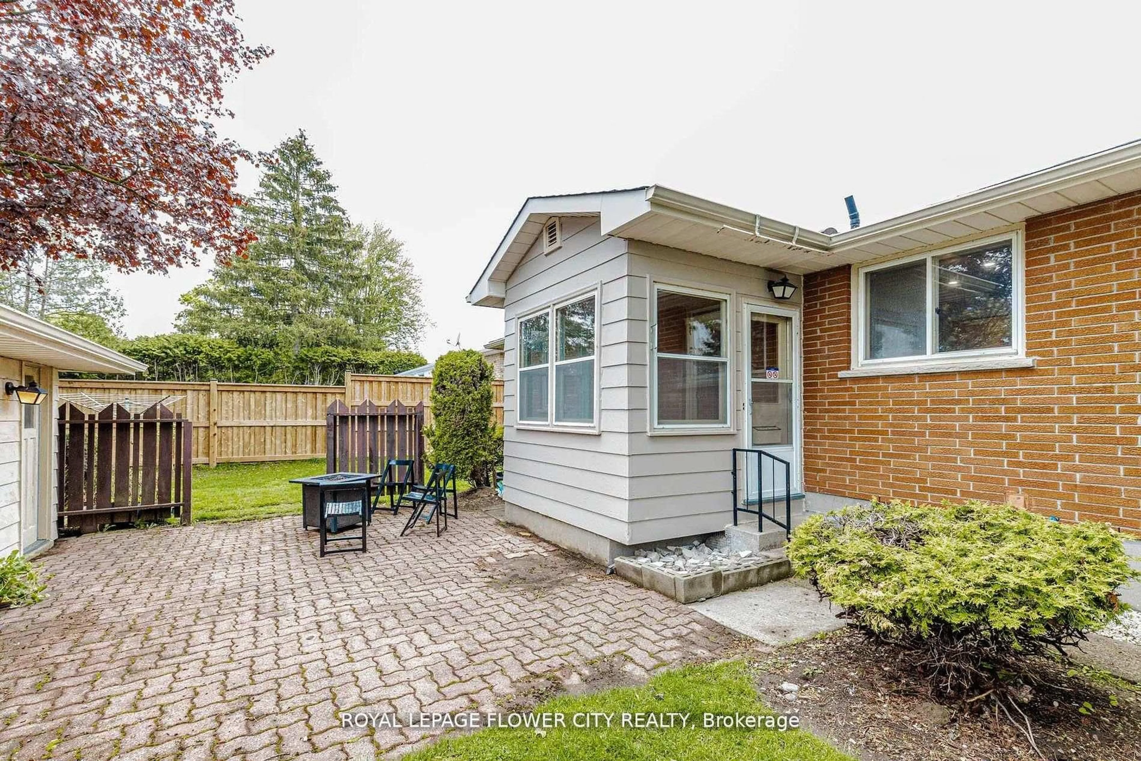 Home with brick exterior material, street for 15 Cumberland Cres, London North Ontario N5X 1B7