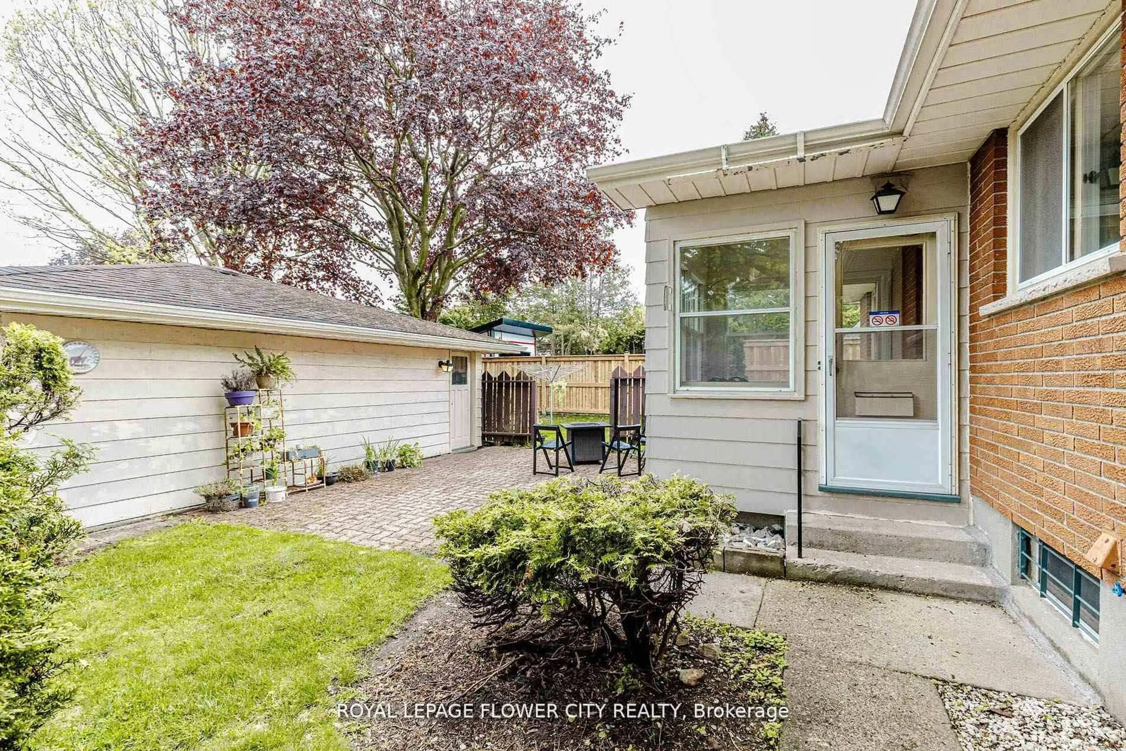 Unknown for 15 Cumberland Cres, London North Ontario N5X 1B7