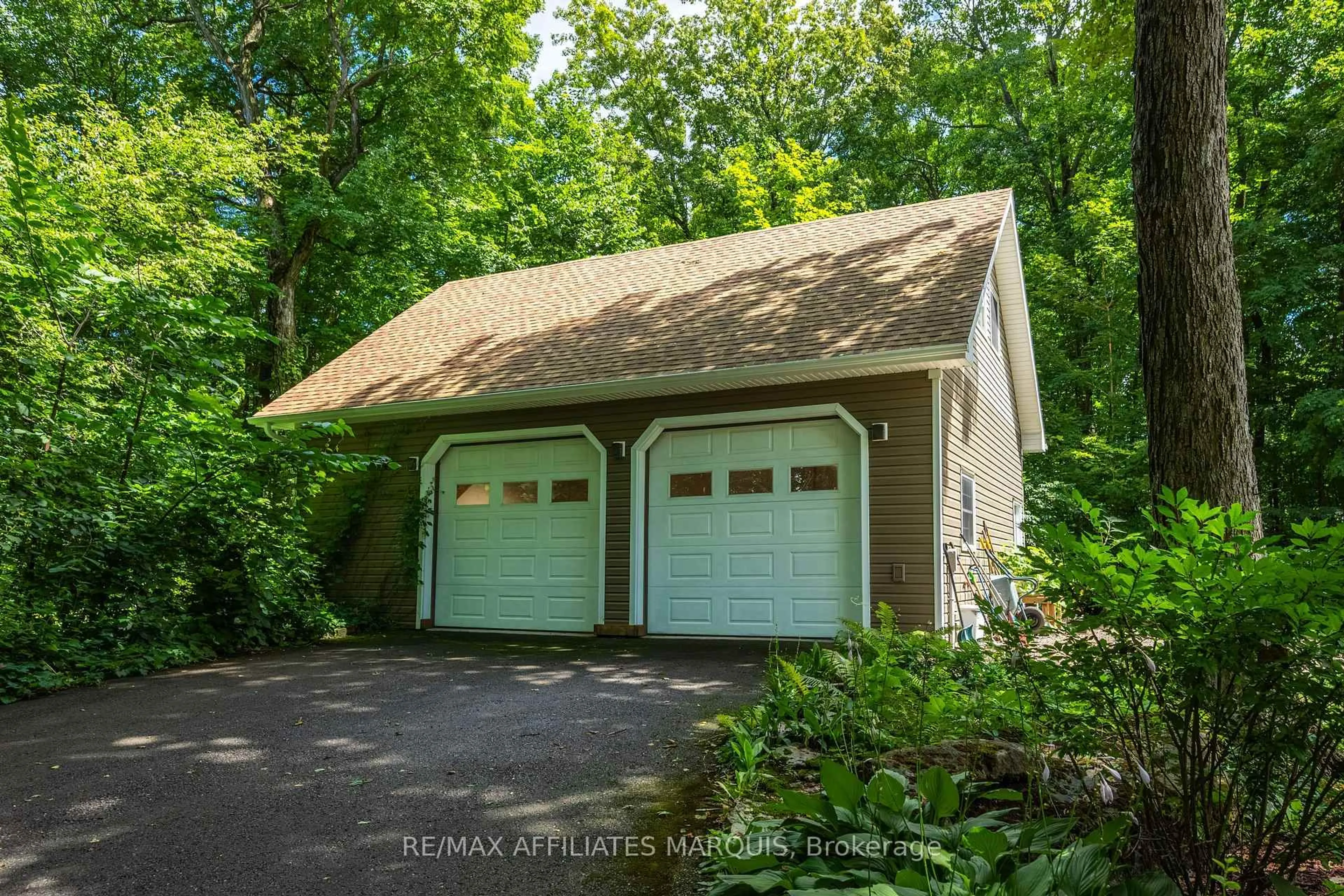 Indoor garage for 99 Old Kingston Rd, Rideau Lakes Ontario K0G 1L0