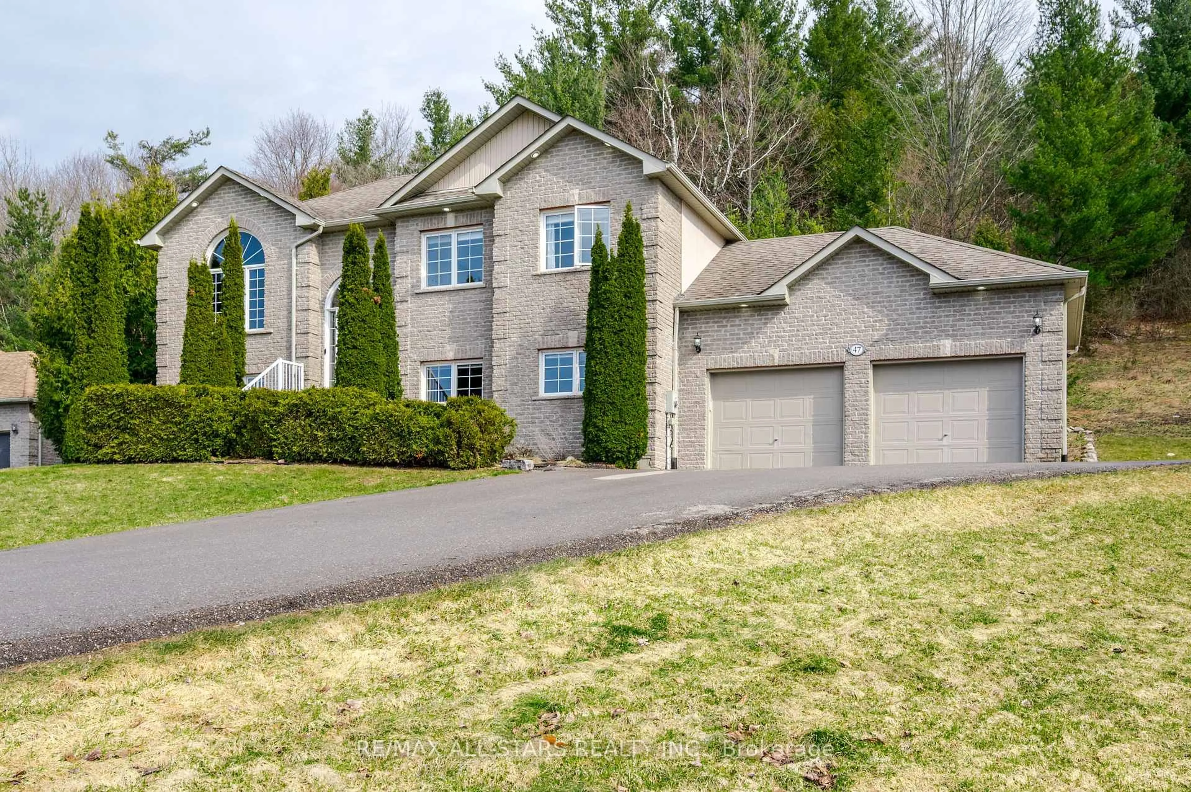 Home with vinyl exterior material, street for 47 Meadowland Dr, Hamilton Township Ontario K0K 1C0