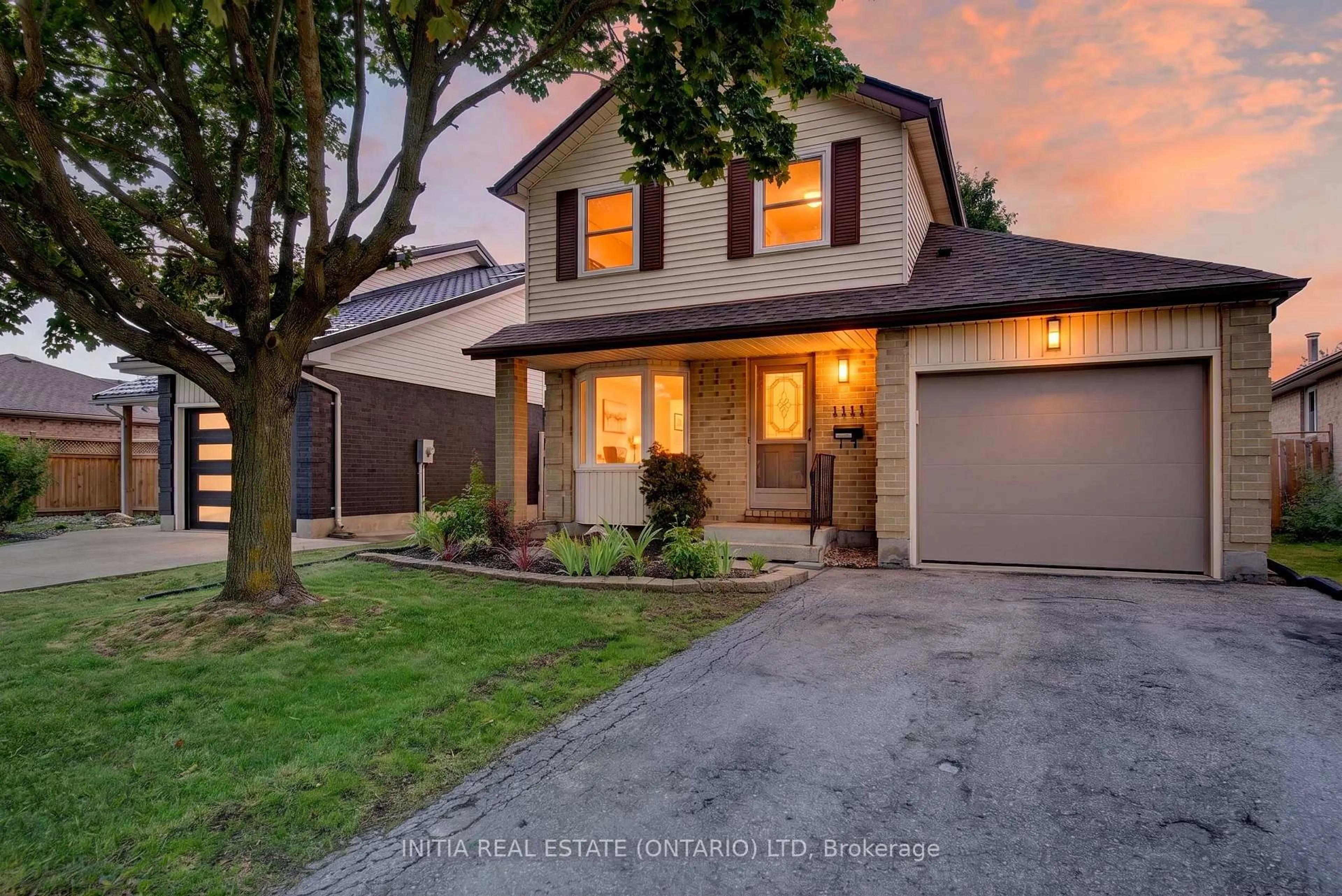 A pic from outside/outdoor area/front of a property/back of a property/a pic from drone, street for 1111 Aldersbrook Rd, London North Ontario N6G 2X2