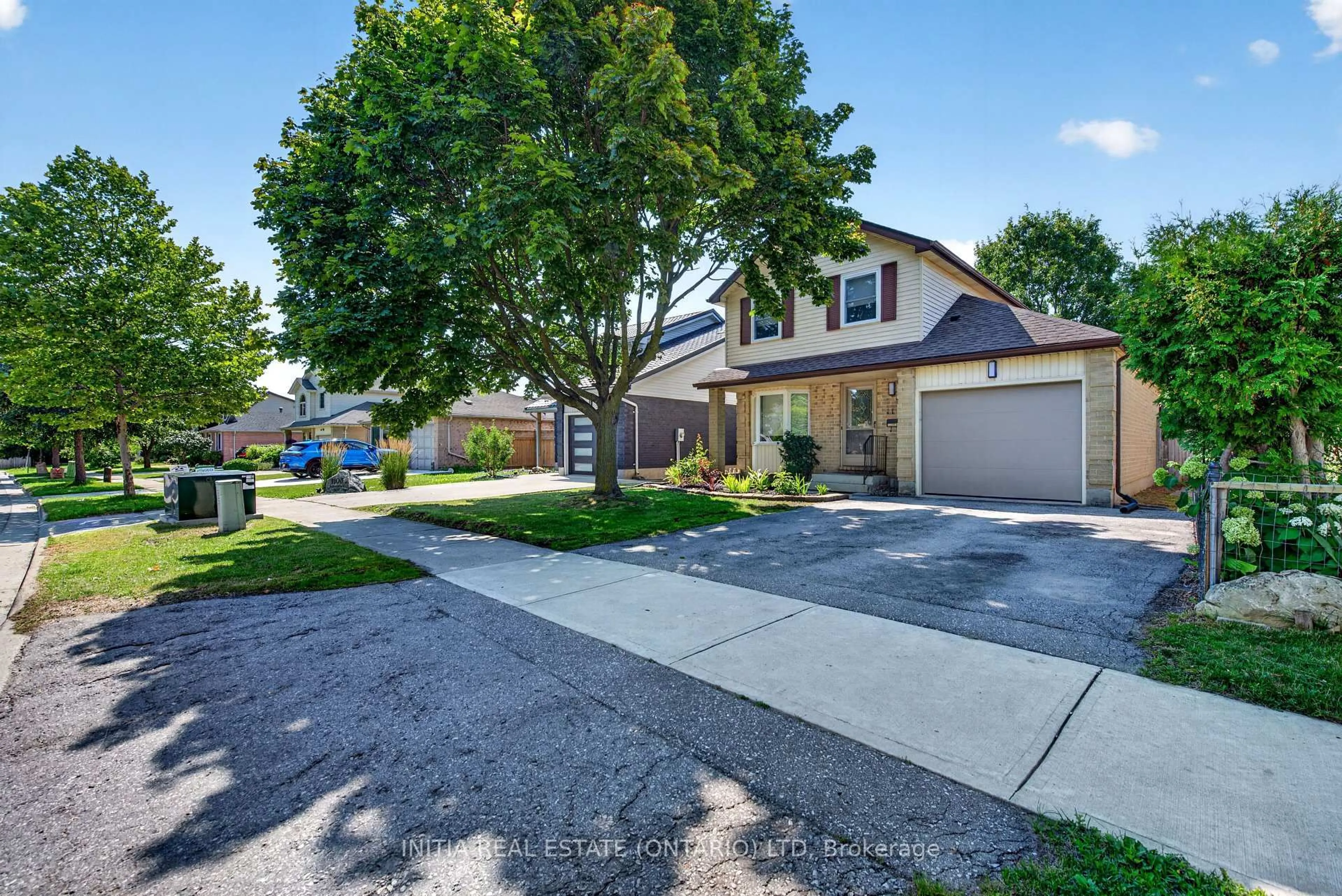 A pic from outside/outdoor area/front of a property/back of a property/a pic from drone, street for 1111 Aldersbrook Rd, London North Ontario N6G 2X2