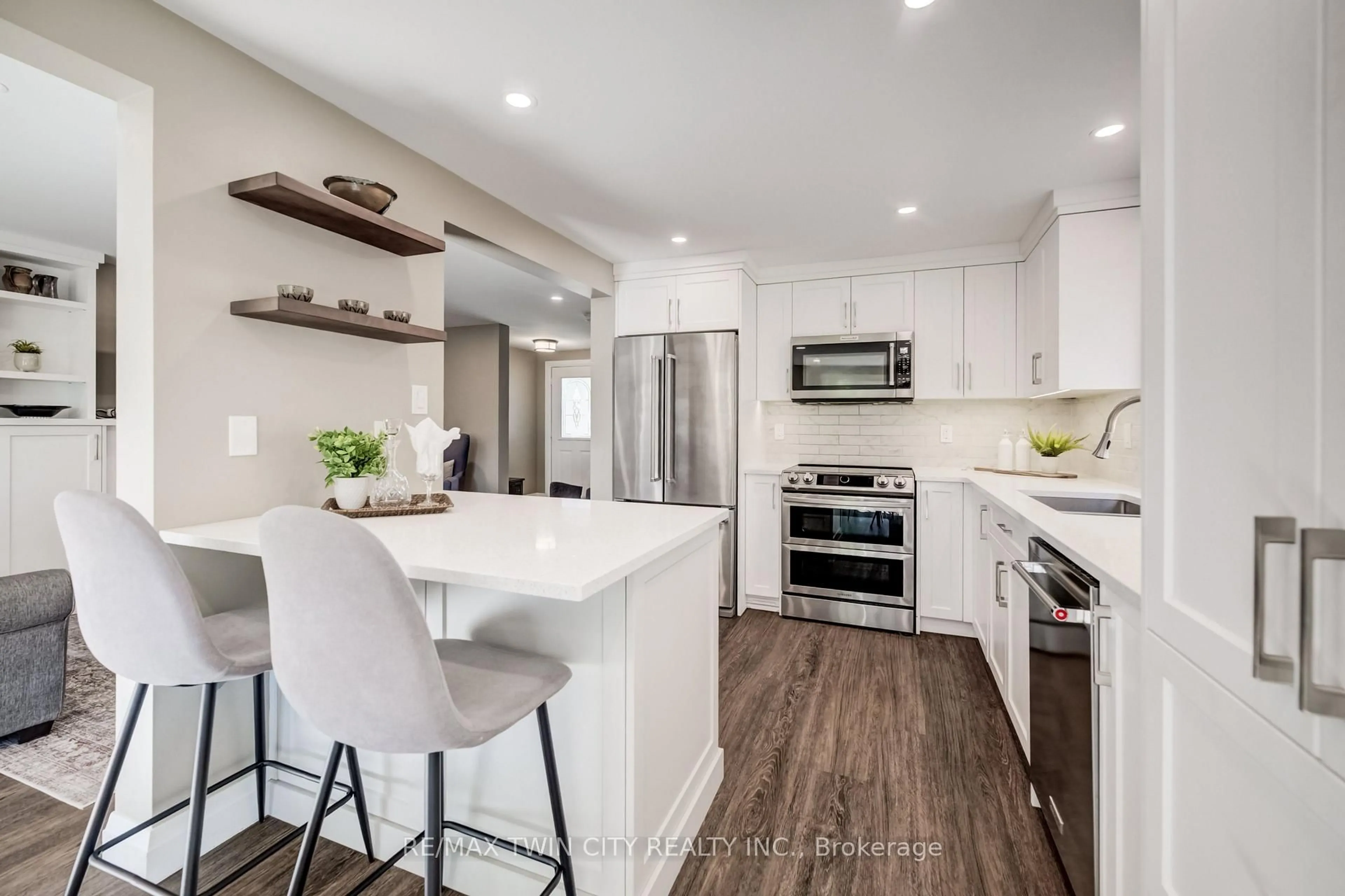 Open concept kitchen, unknown for 511 Chesapeake Cres, Waterloo Ontario N2K 4G1