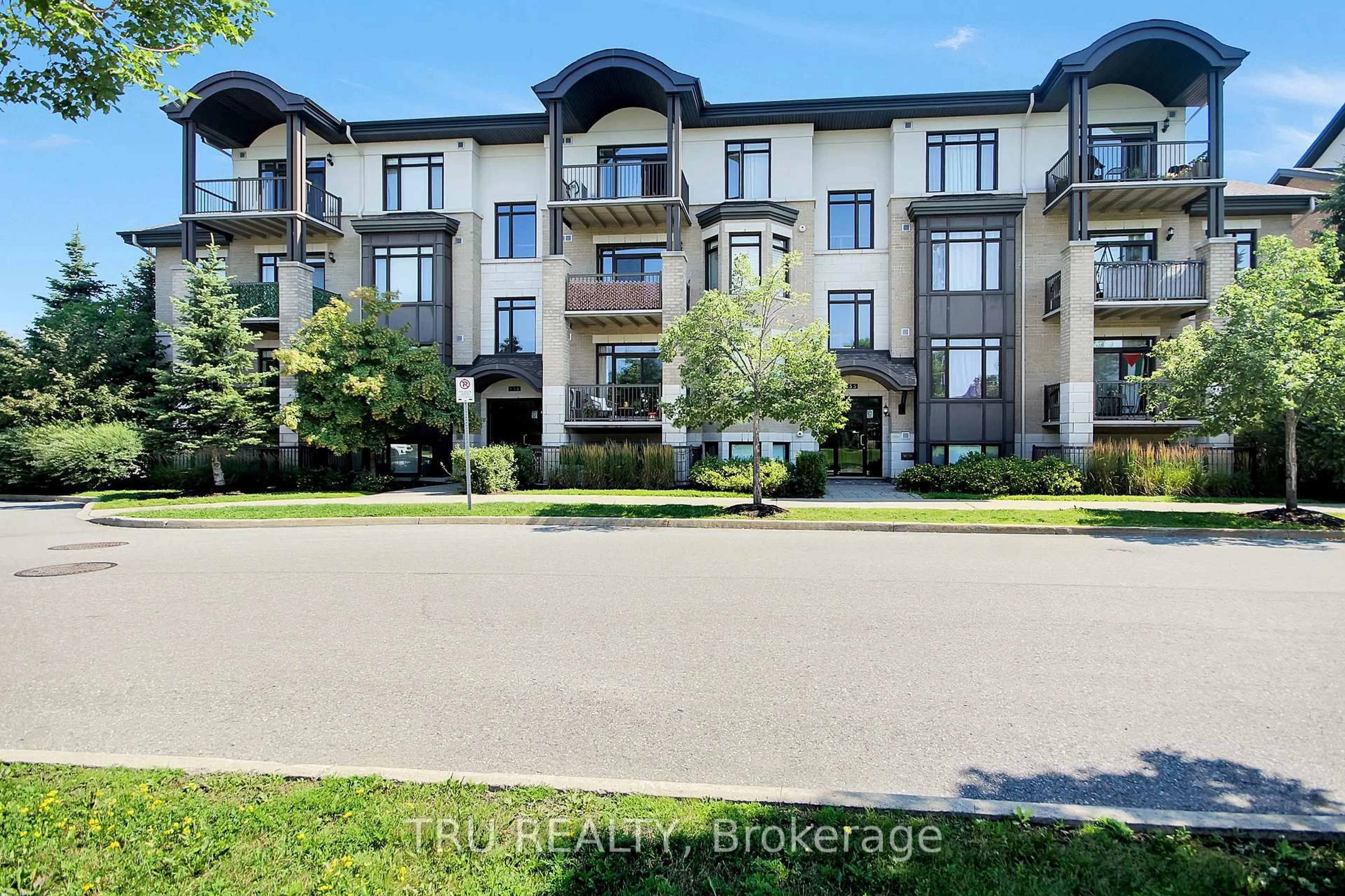 Unknown for 655 Beauparc Private #404, Ottawa Ontario K1J 0B6