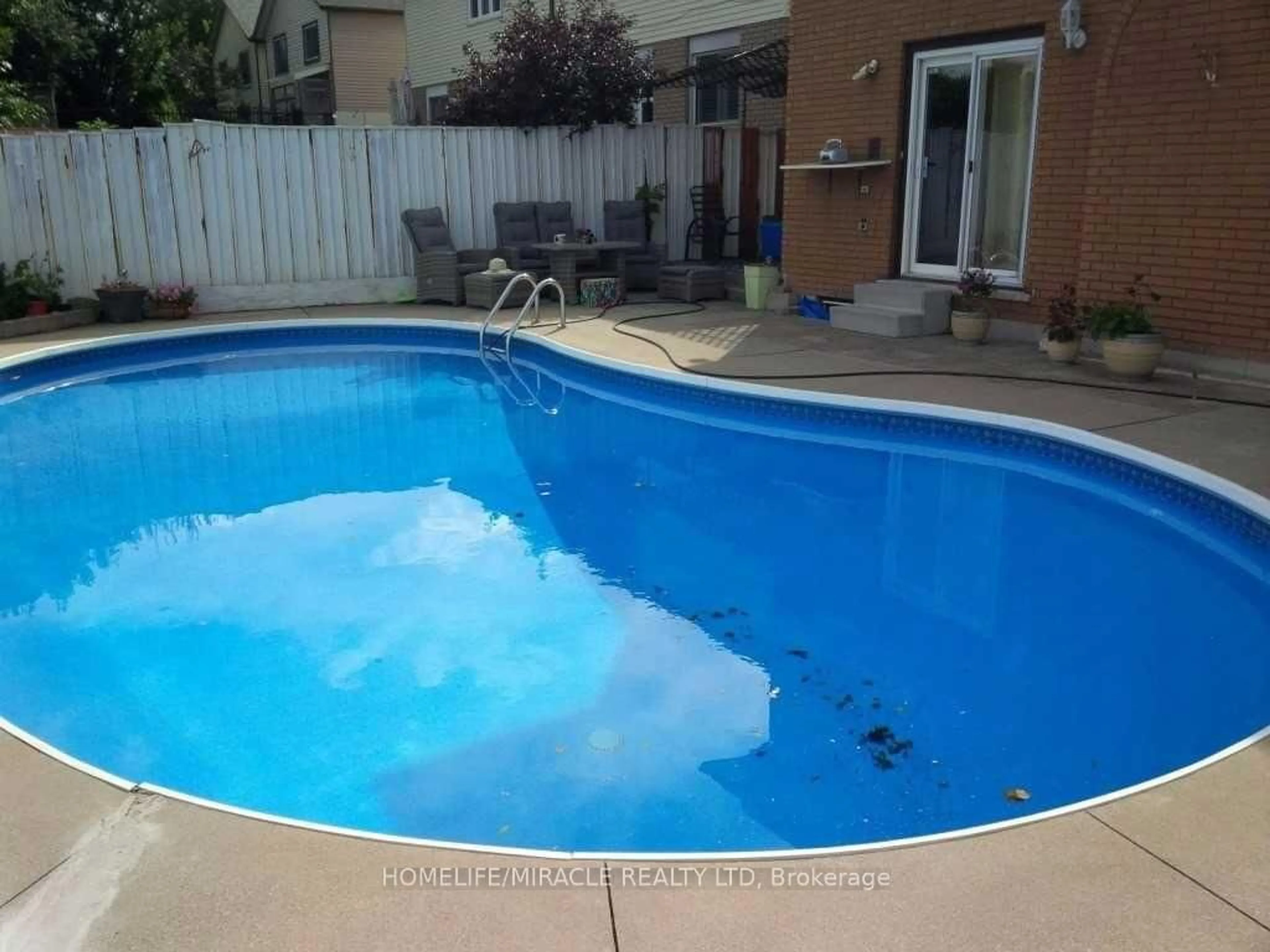 Pool for 575 Upper Horning Rd, Hamilton Ontario L9C 7P8